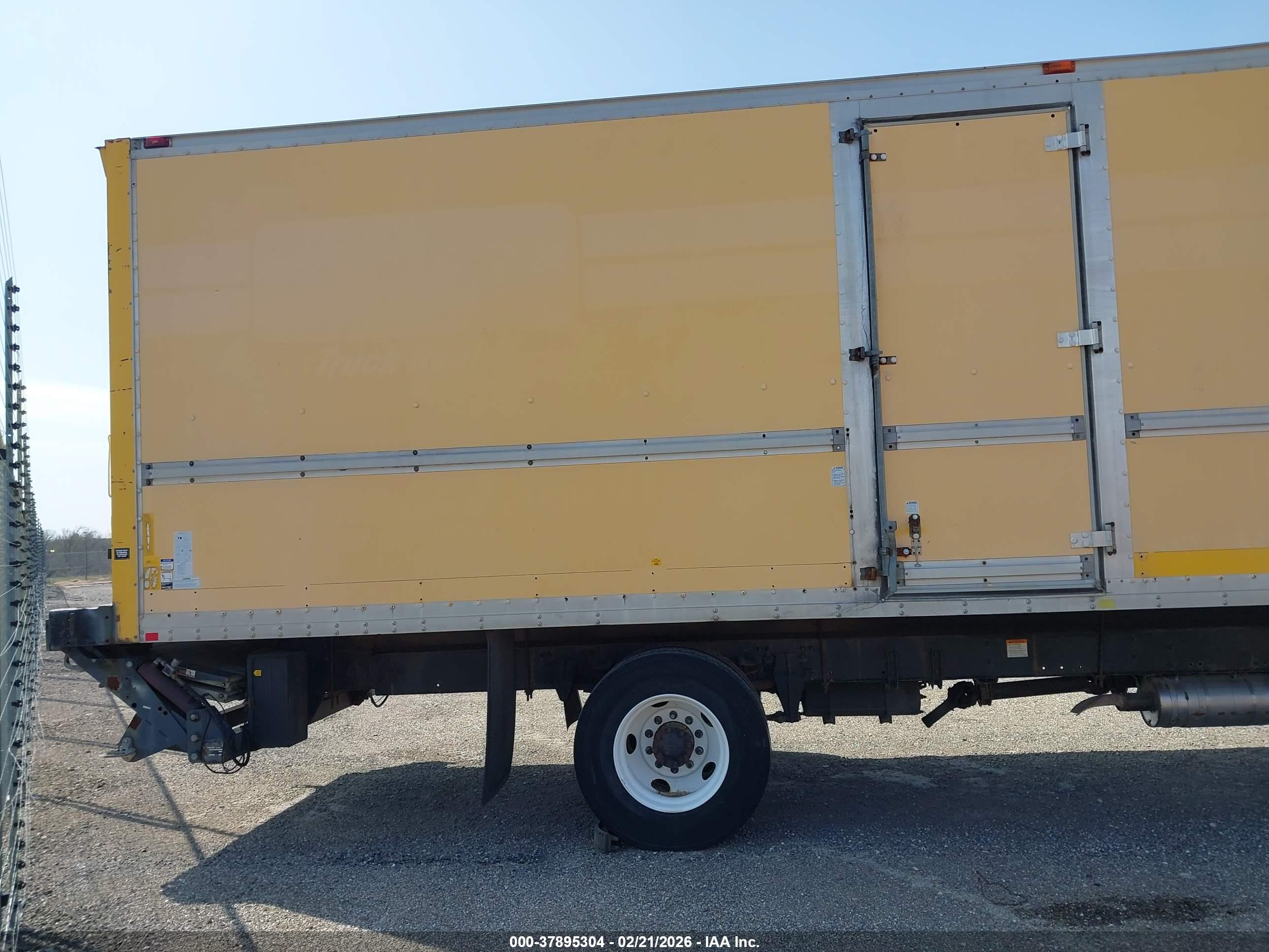 FREIGHTLINER M2 image 4