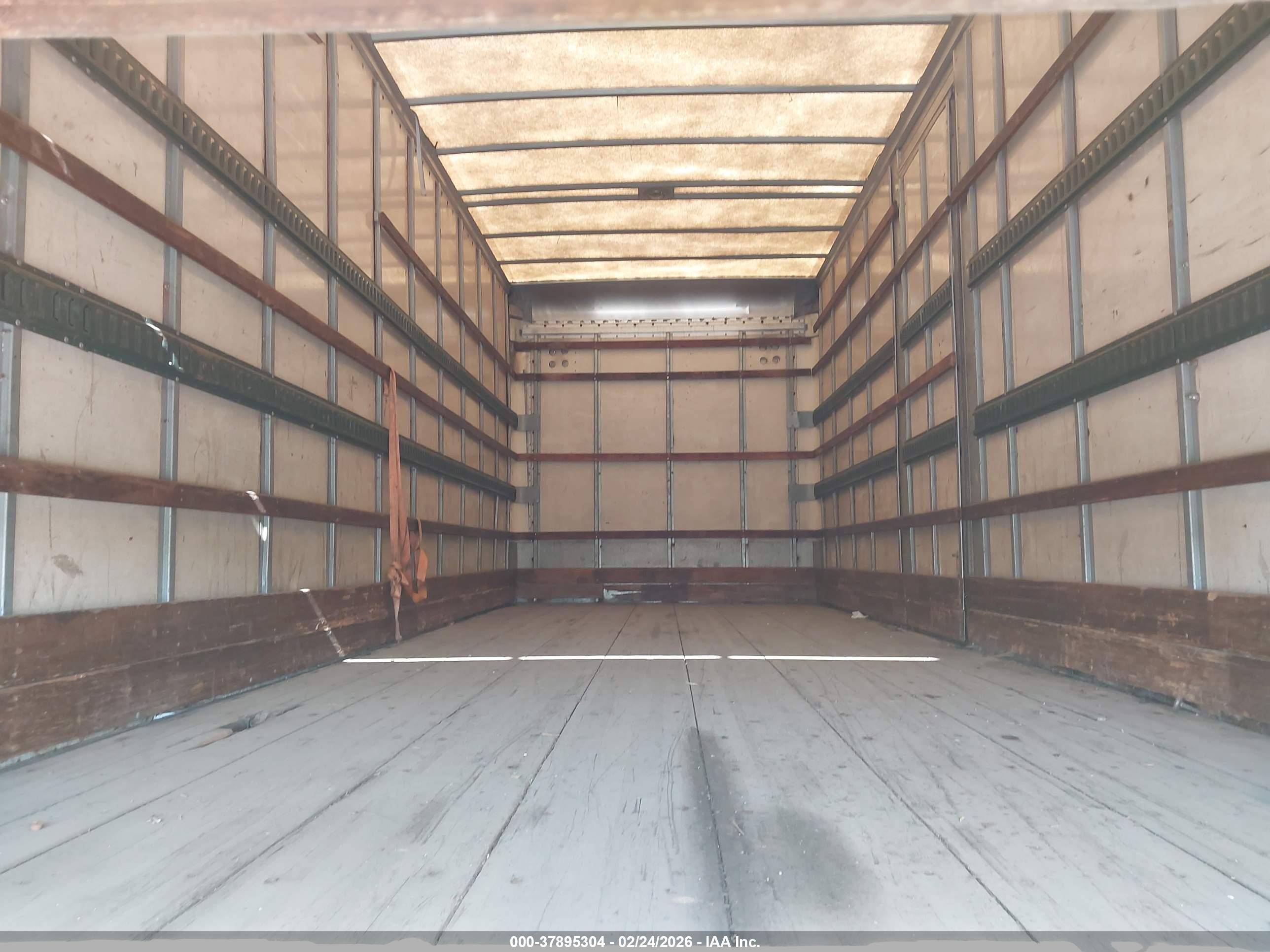 FREIGHTLINER M2 image 8