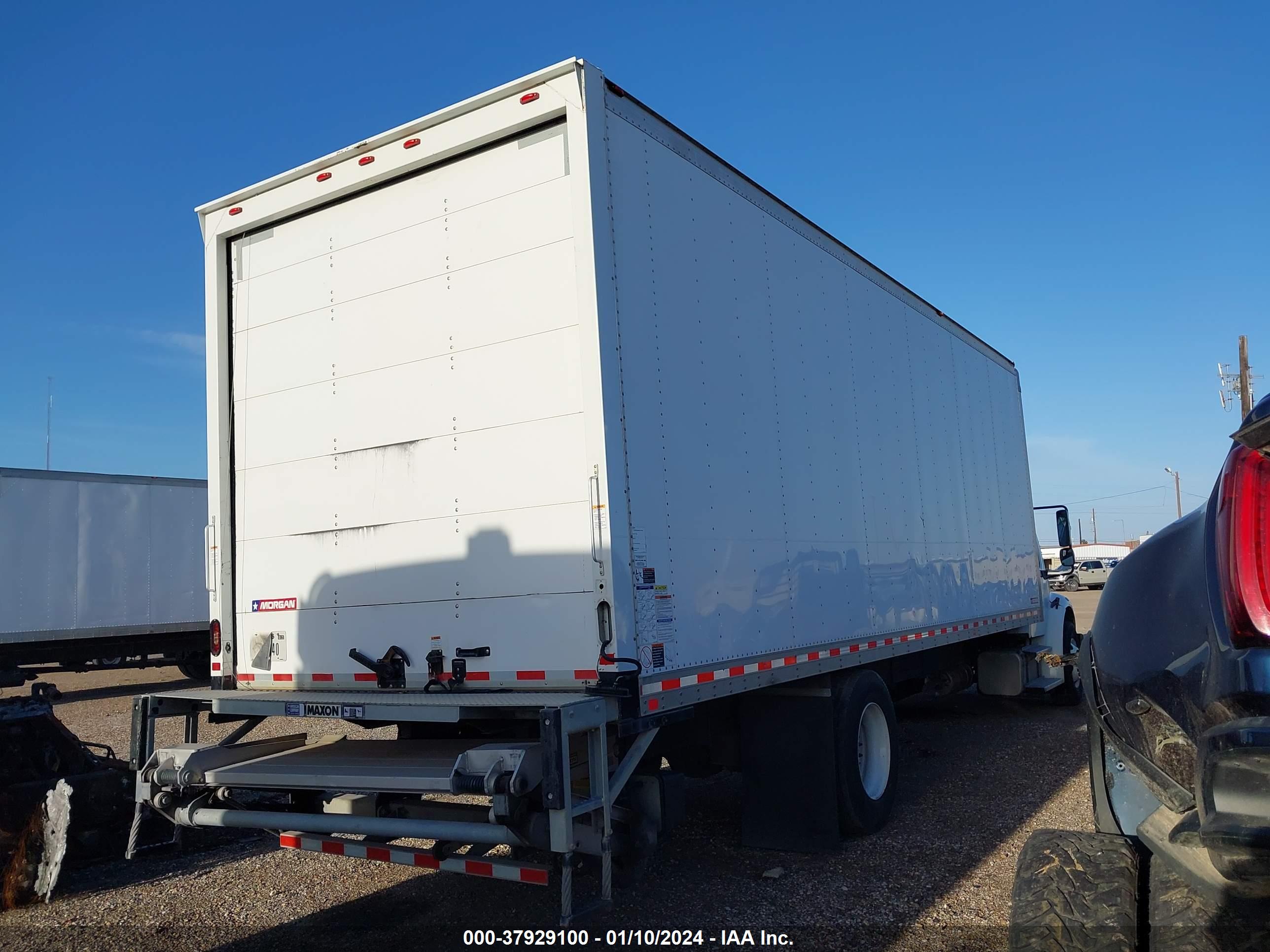 FREIGHTLINER M2 image 4