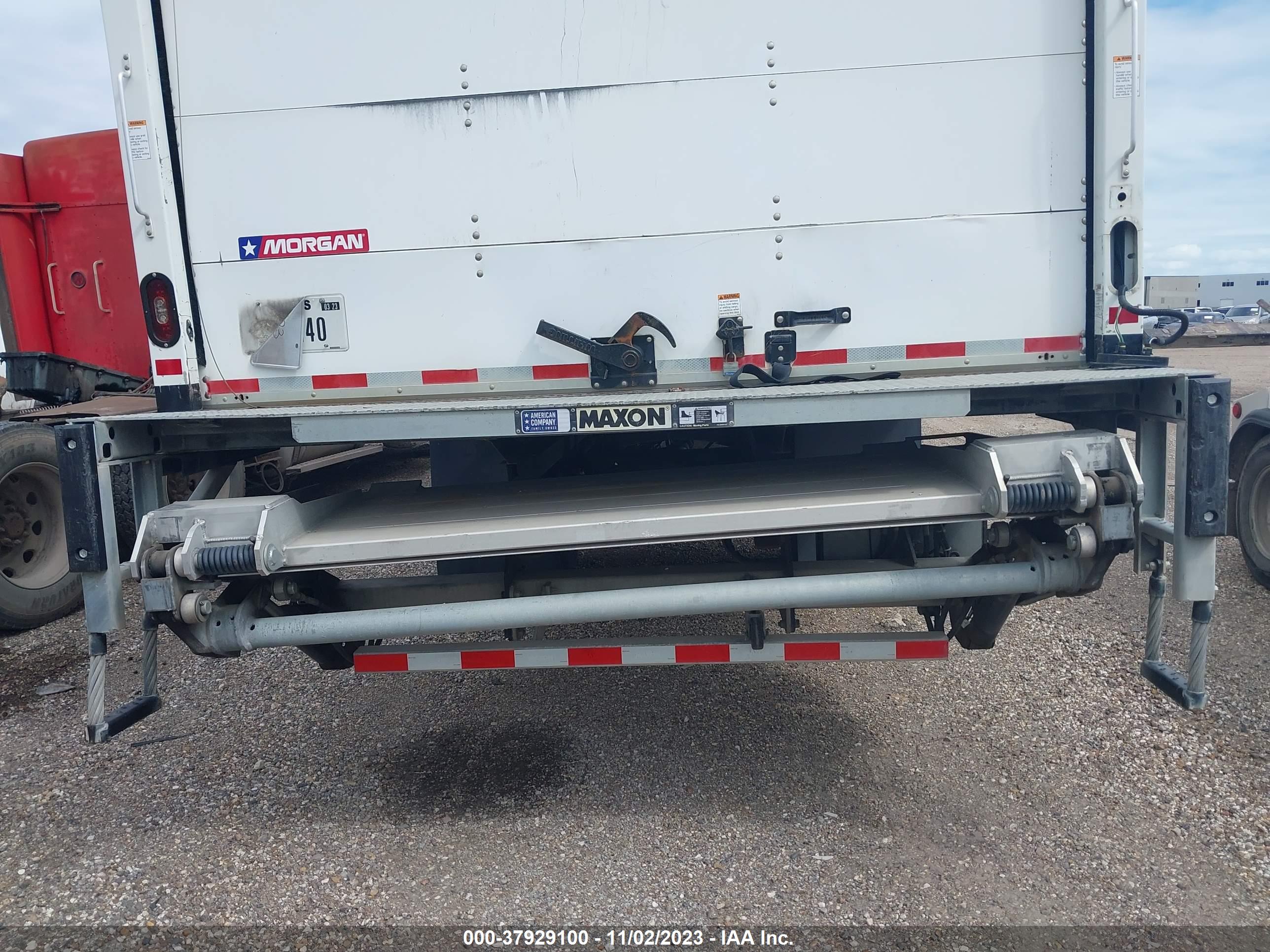 FREIGHTLINER M2 image 8