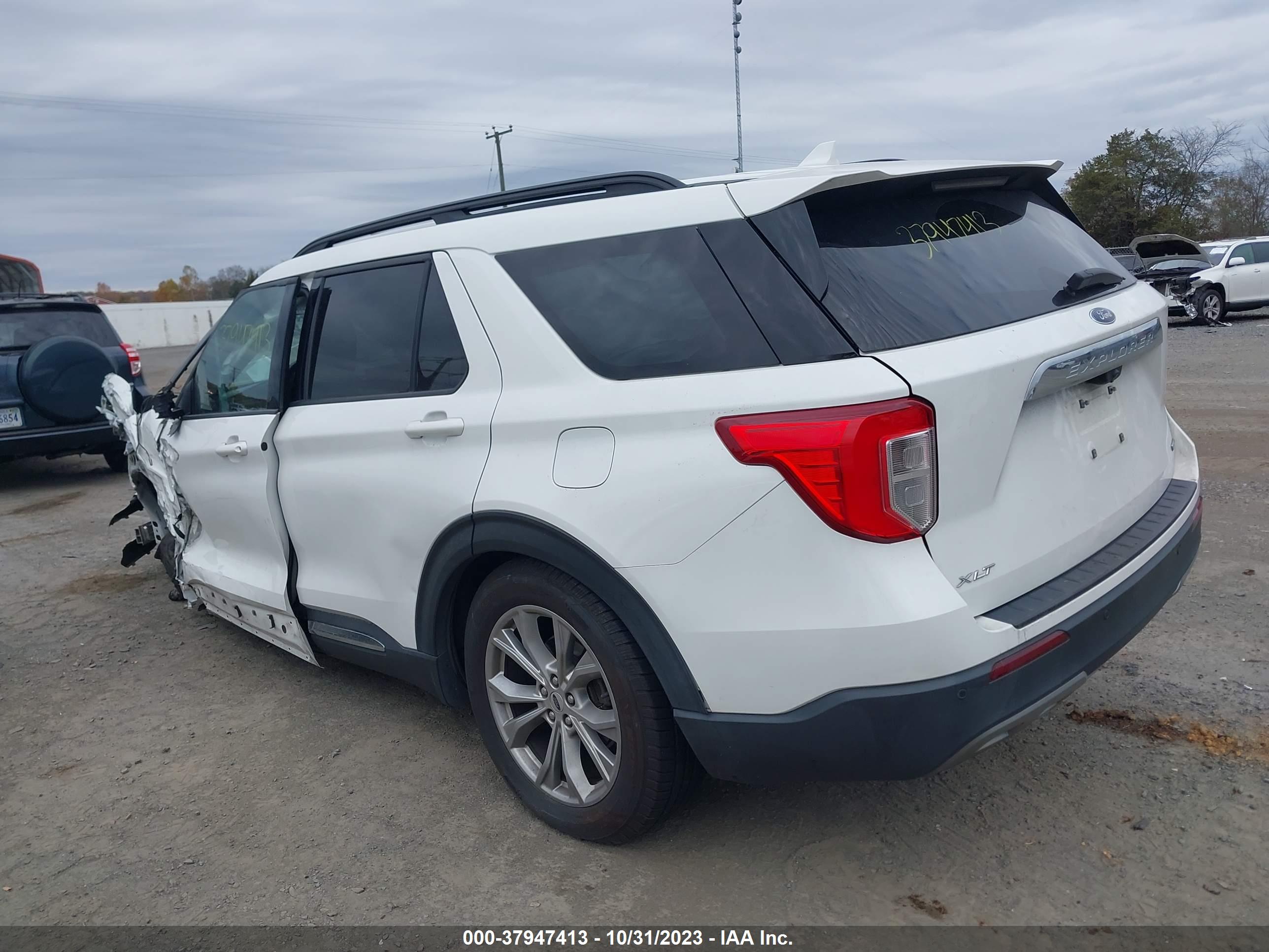 FORD EXPLORER image 3