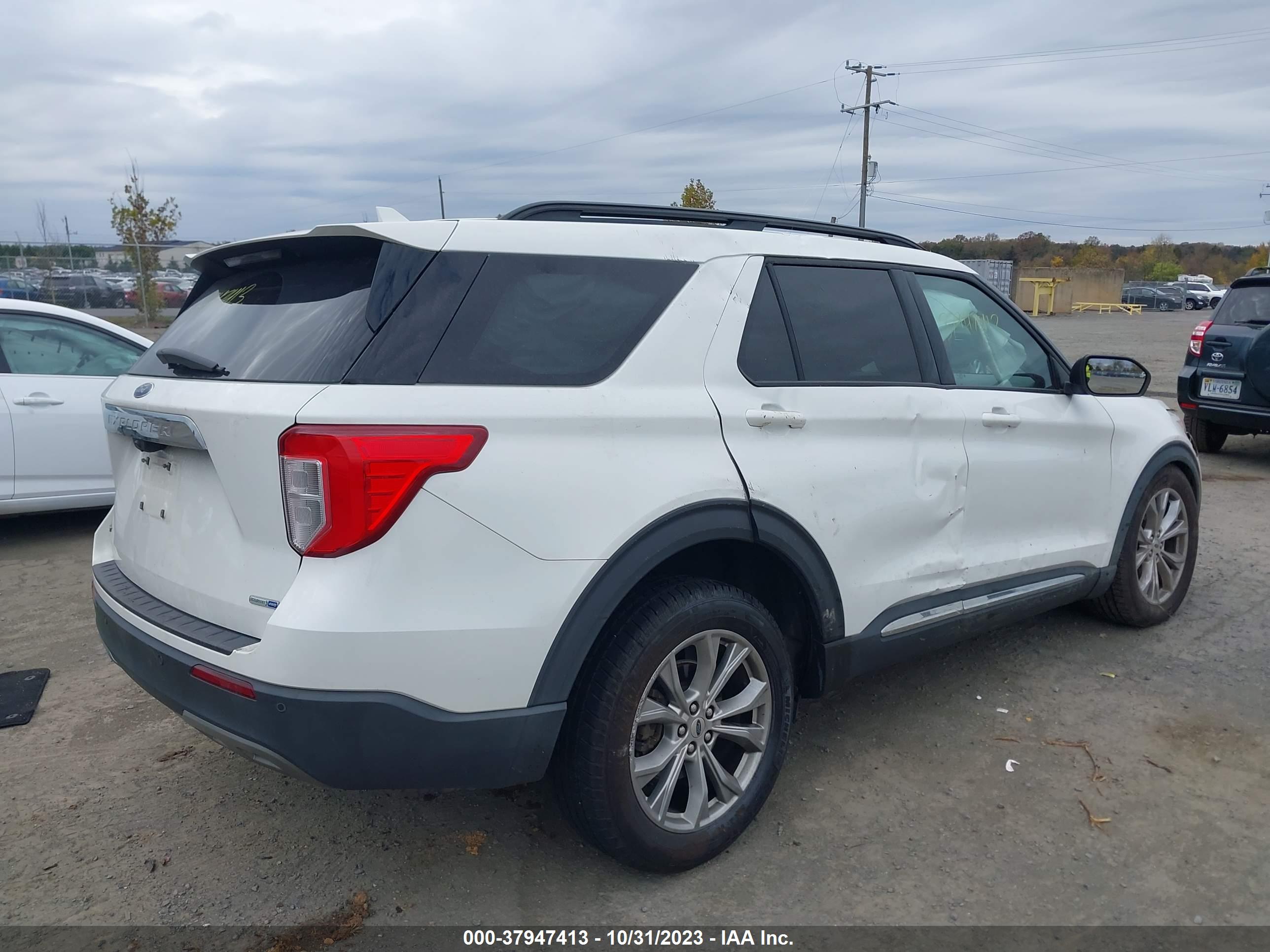 FORD EXPLORER image 4