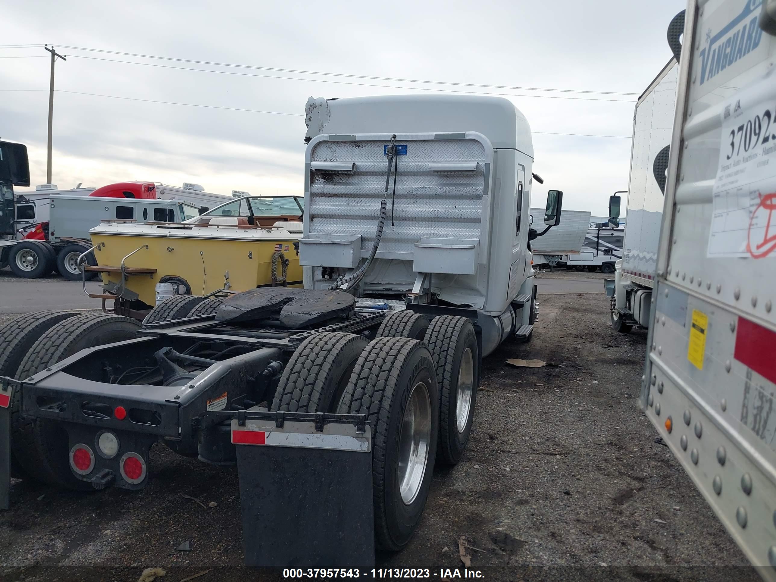 FREIGHTLINER CASCADIA image 4