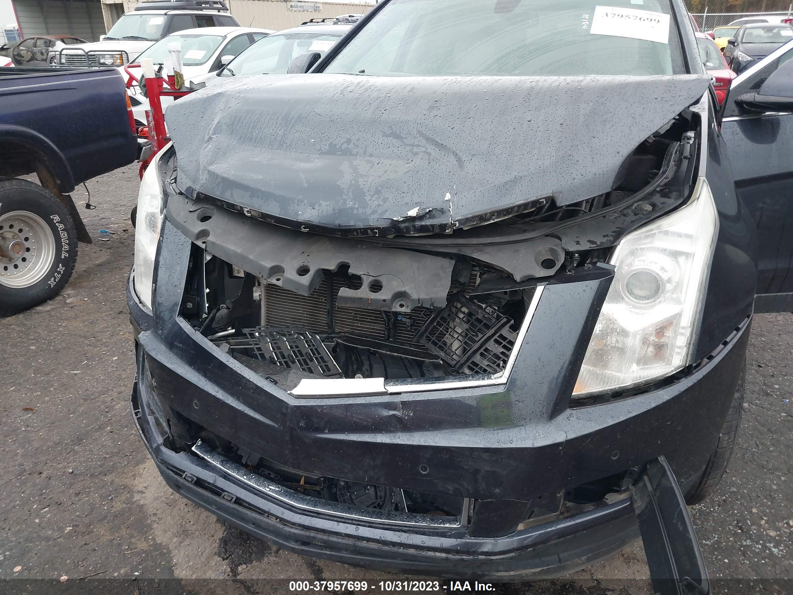 CADILLAC SRX image 6