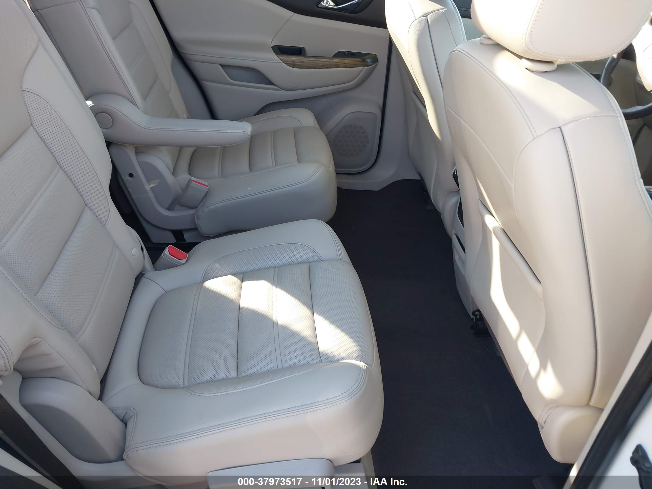 GMC ACADIA image 8