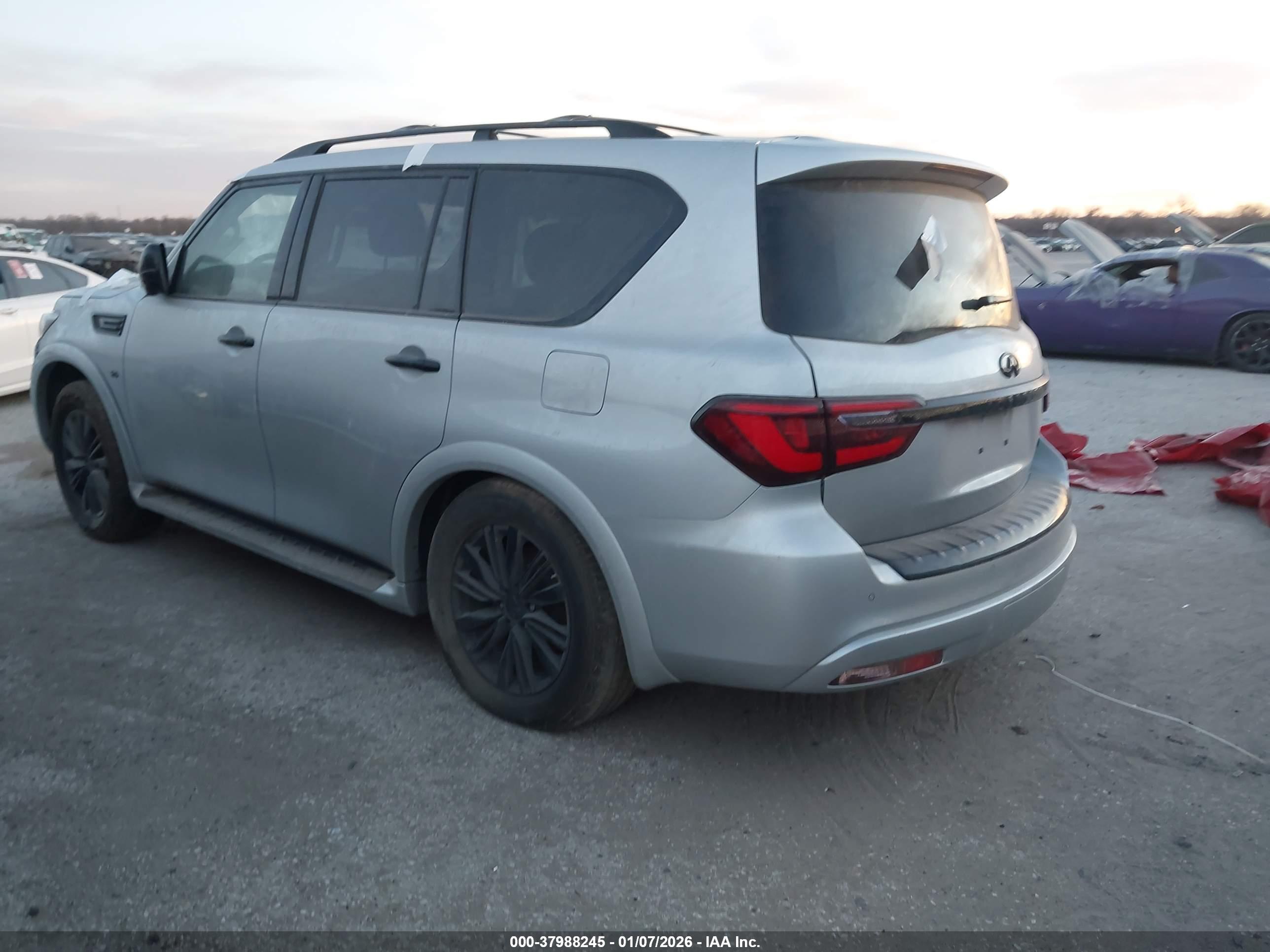 INFINITI QX80 image 3