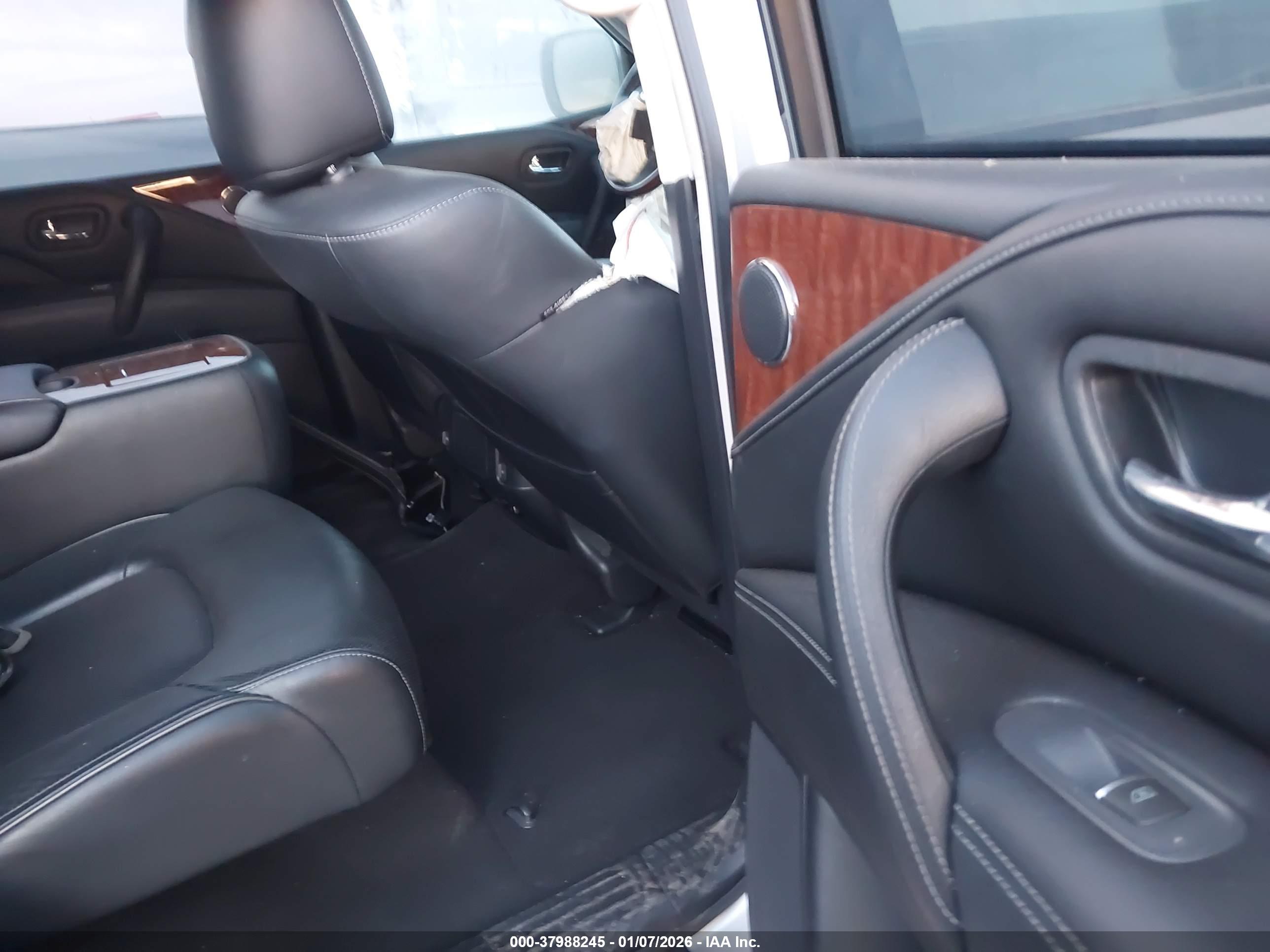INFINITI QX80 image 8