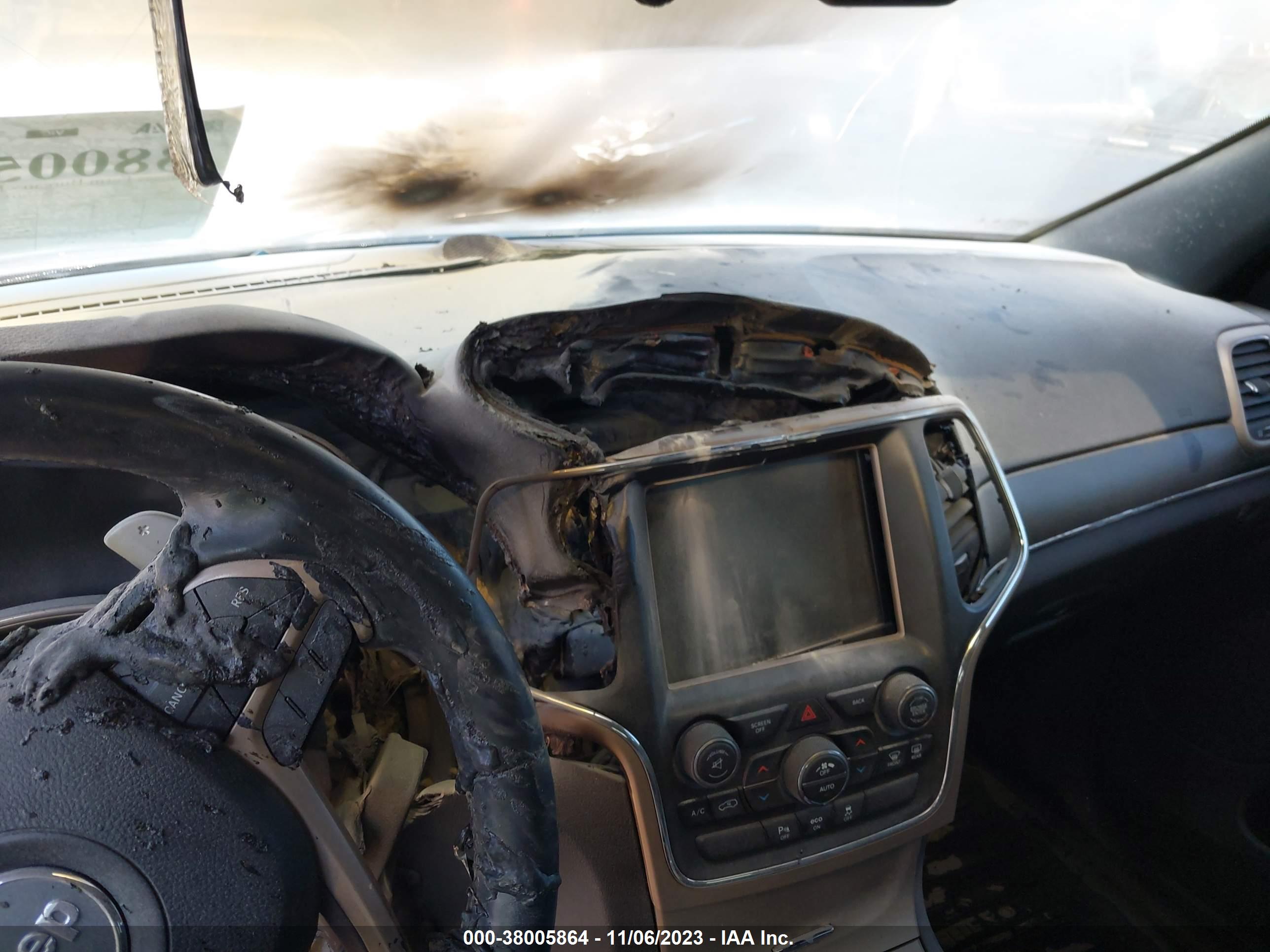 JEEP GRAND image 6