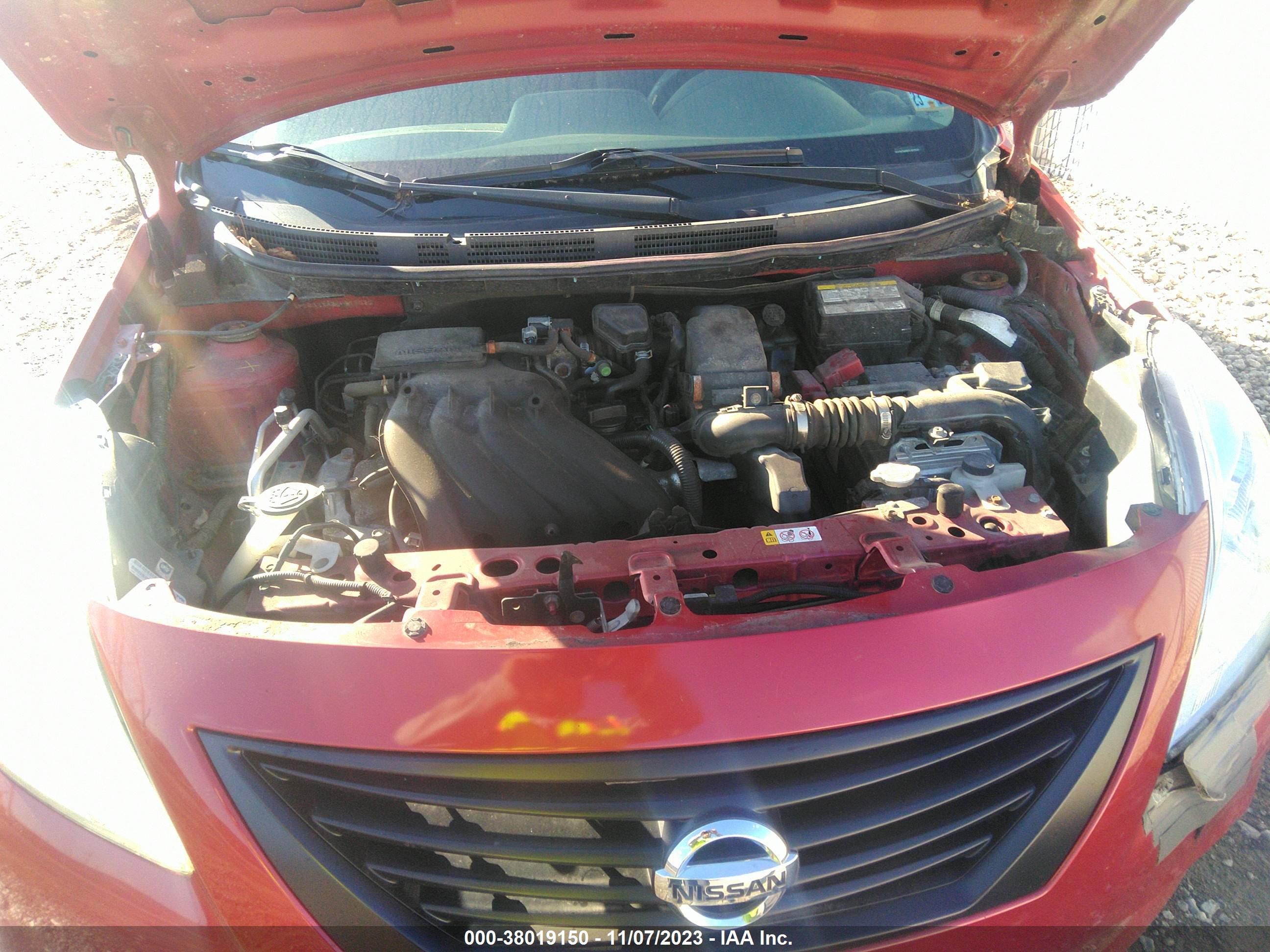 NISSAN VERSA image 10