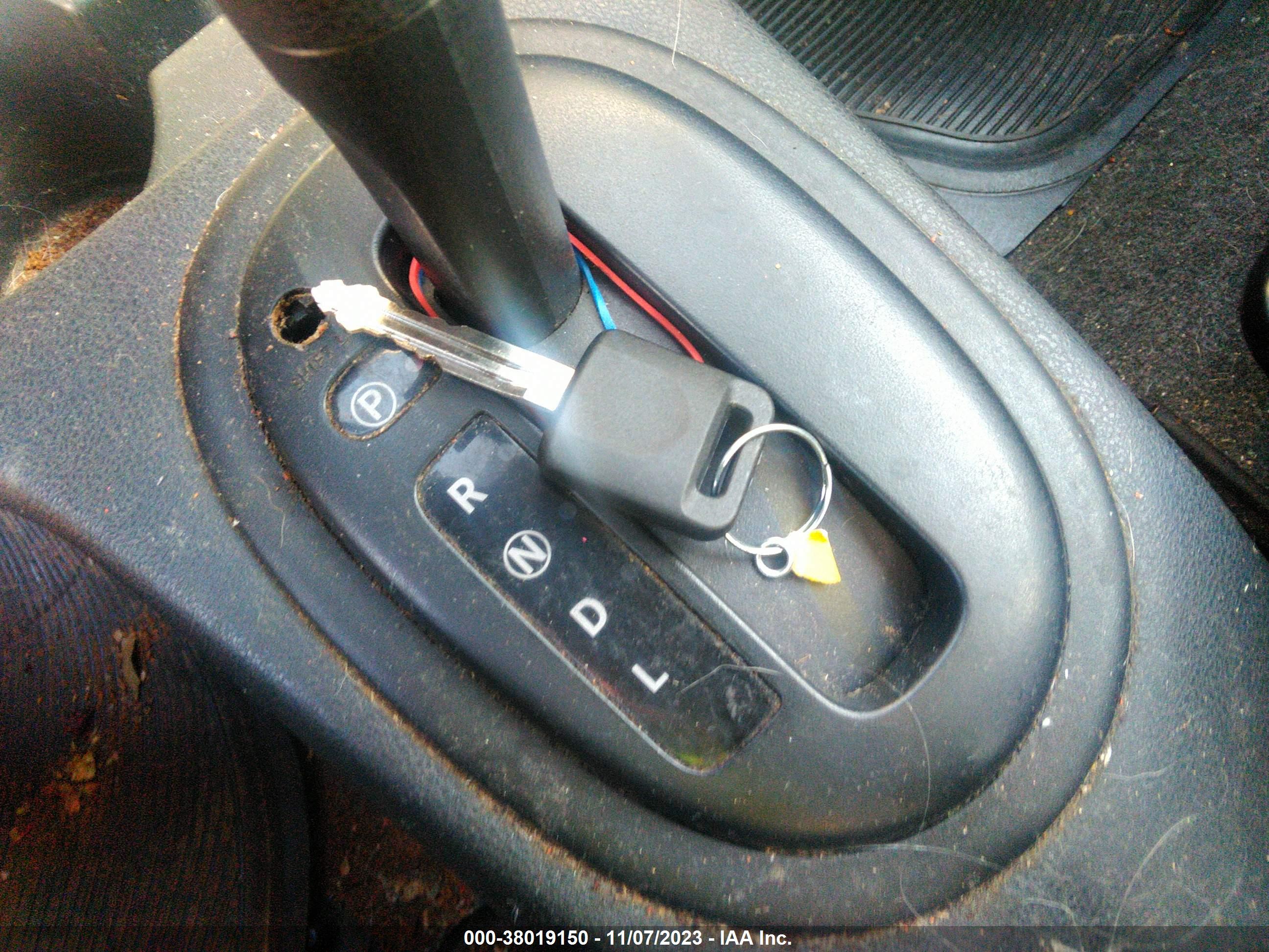 NISSAN VERSA image 11