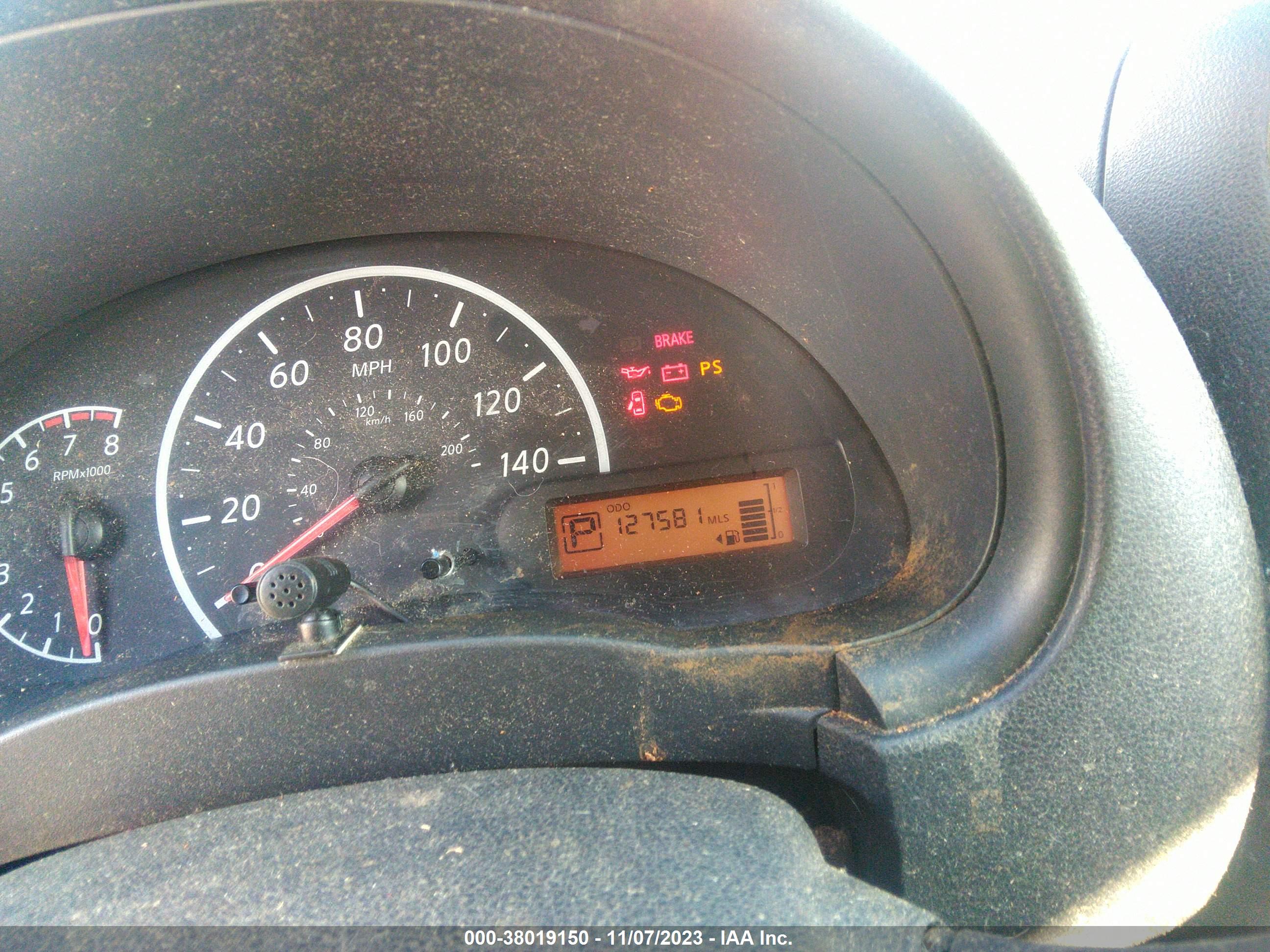 NISSAN VERSA image 7