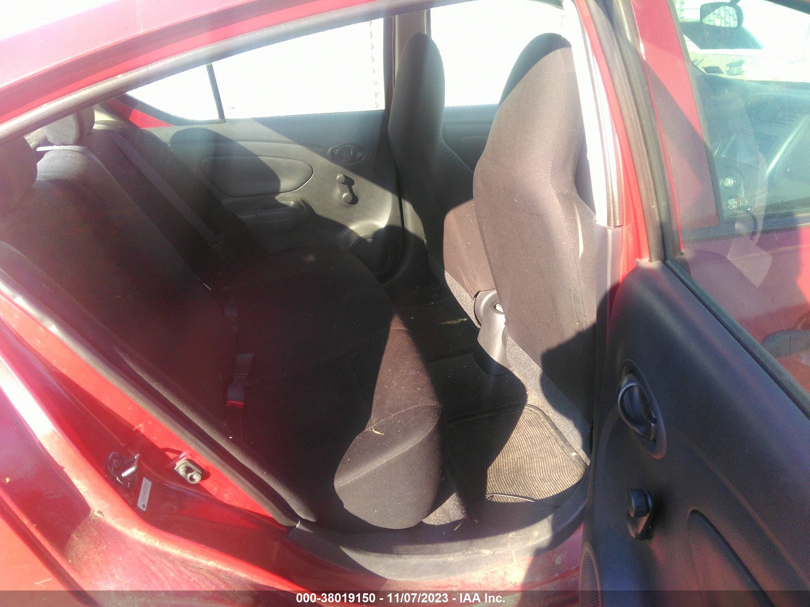 NISSAN VERSA image 8