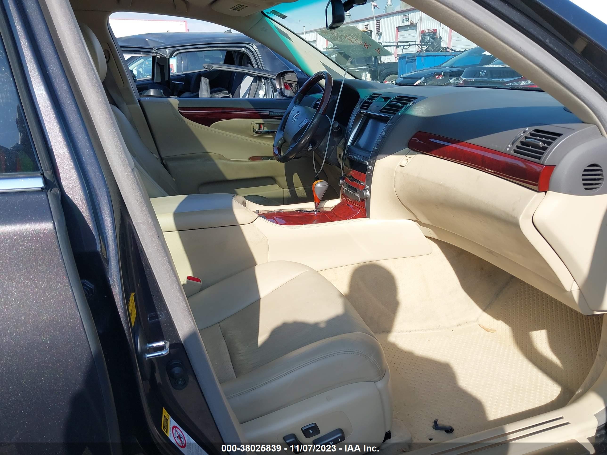 LEXUS LS image 5