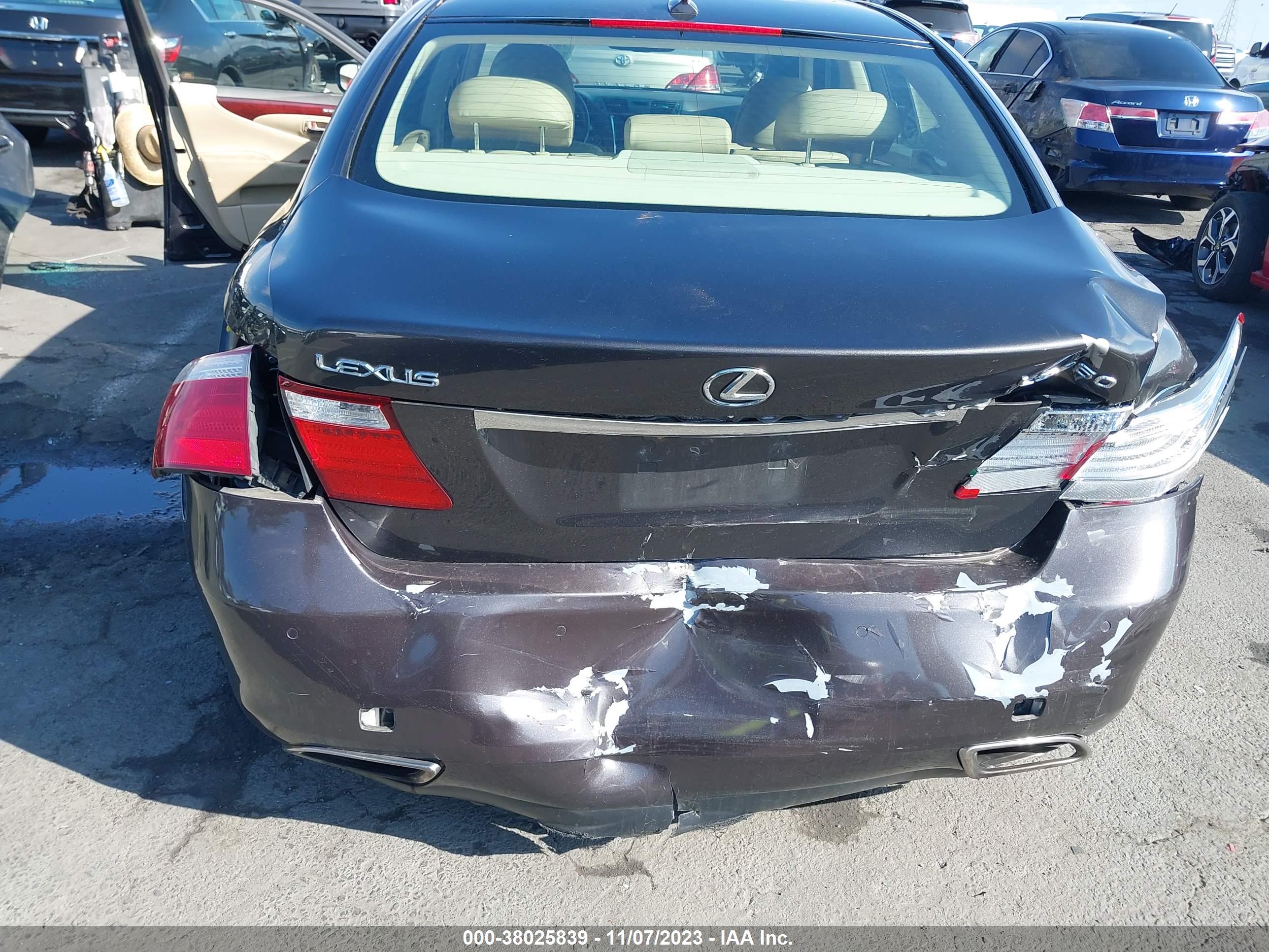 LEXUS LS image 6