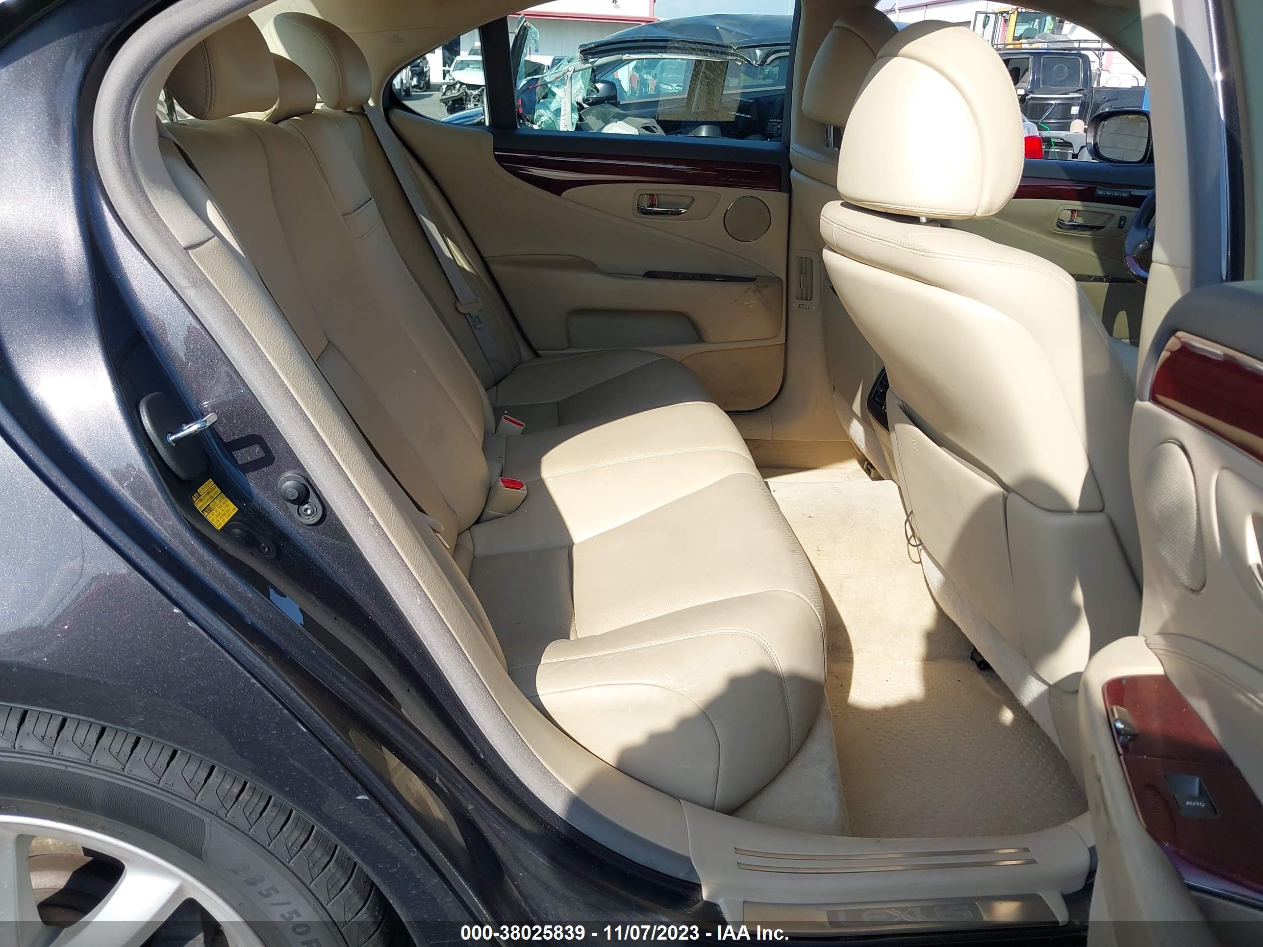 LEXUS LS image 8