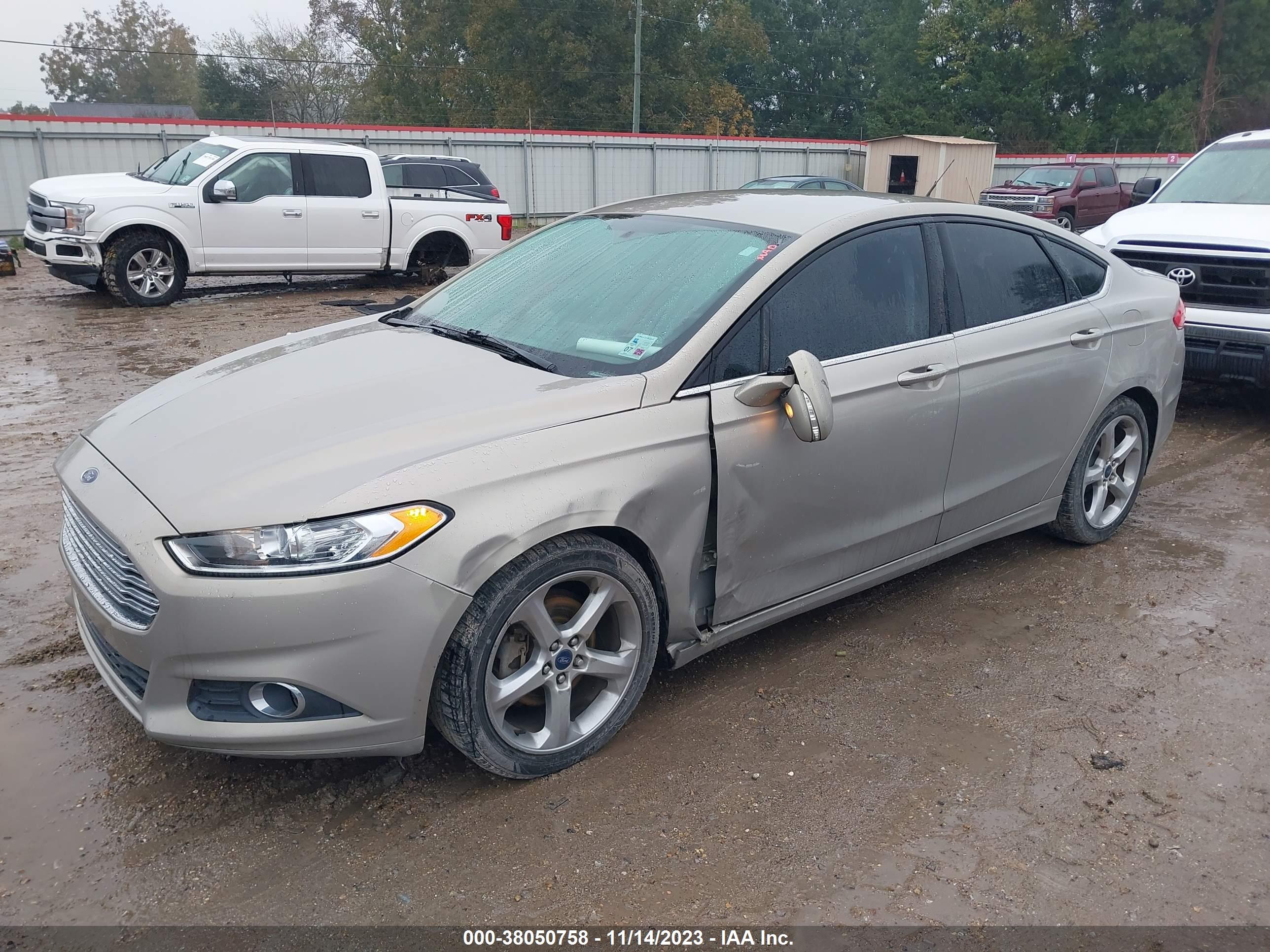 FORD FUSION image 2