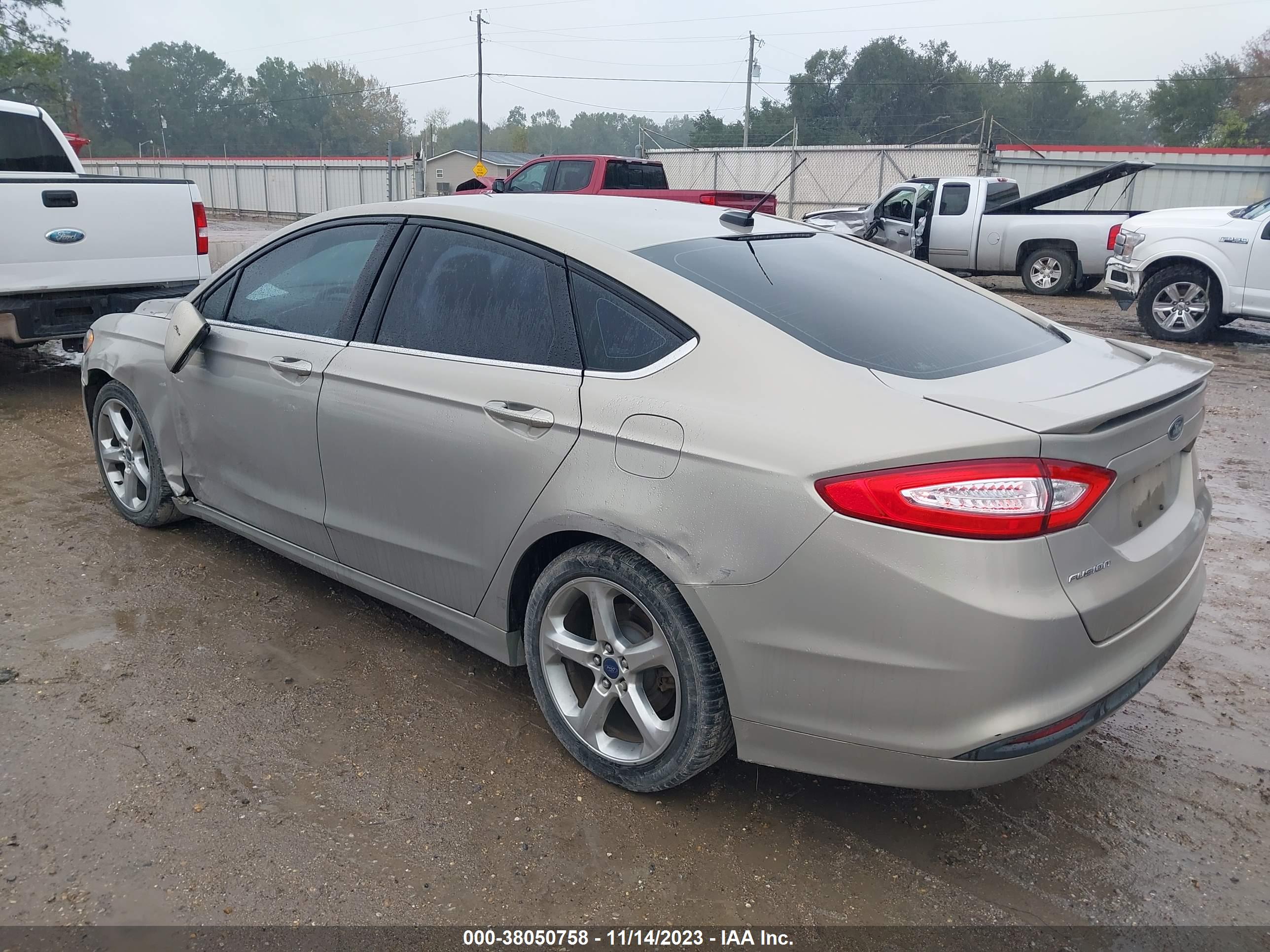FORD FUSION image 3