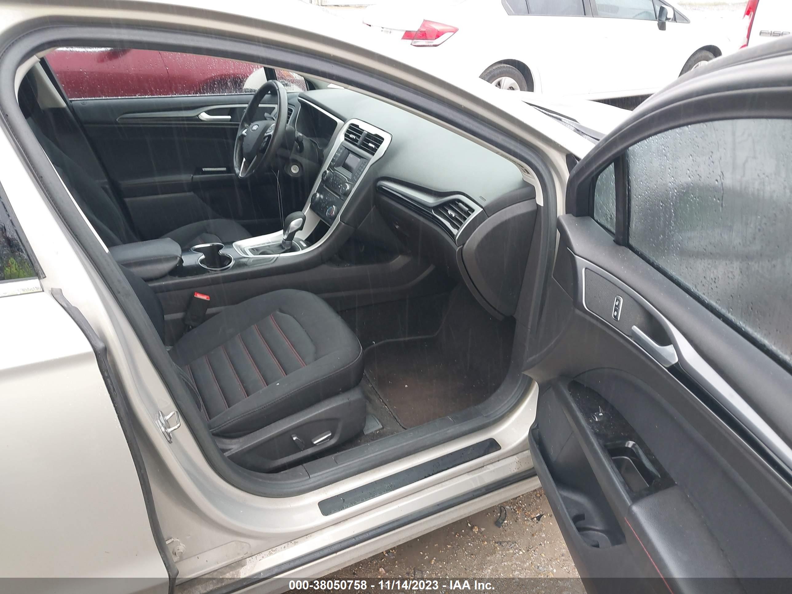 FORD FUSION image 5