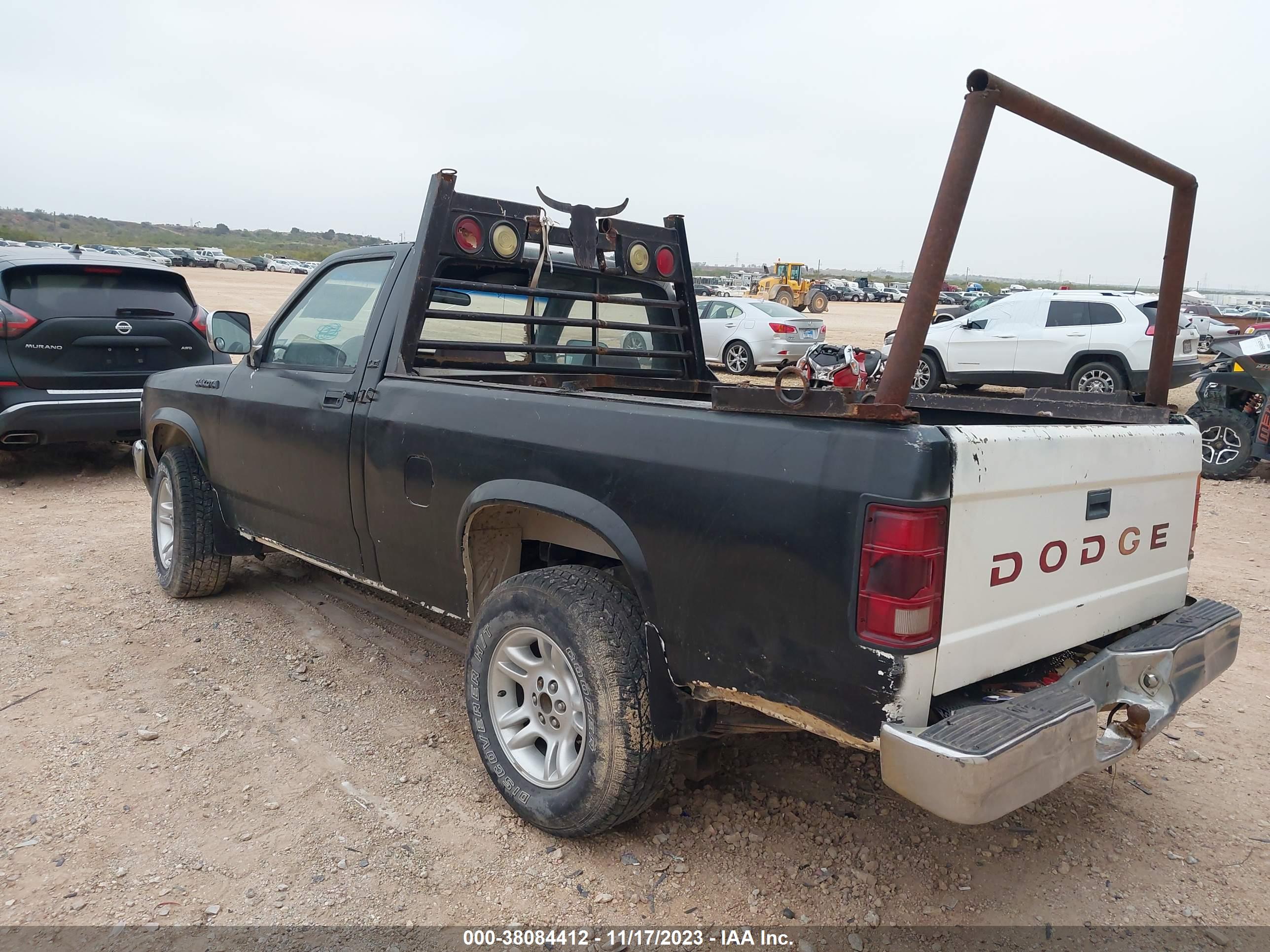 DODGE DAKOTA image 3
