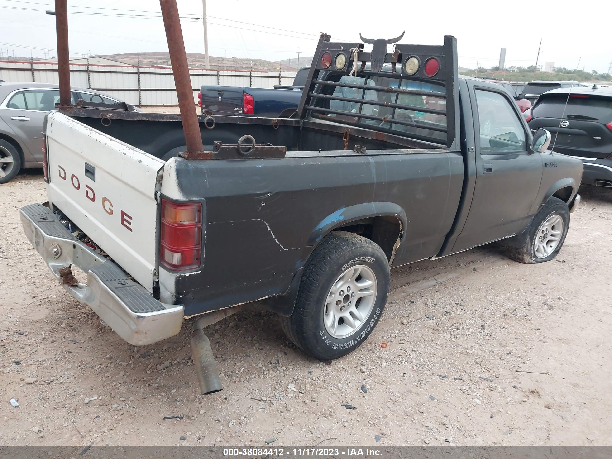 DODGE DAKOTA image 4