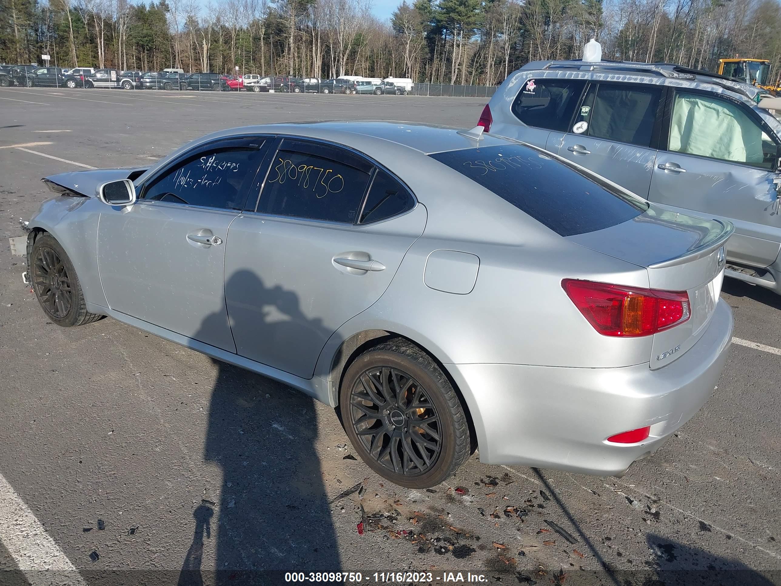 LEXUS IS image 3