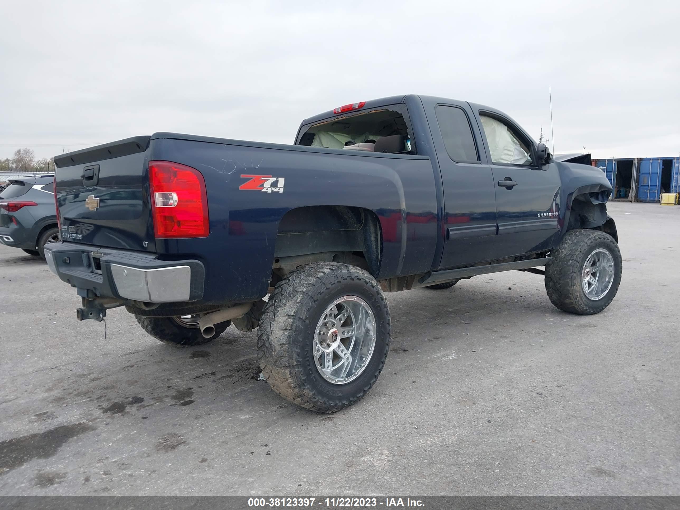 CHEVROLET SILVERADO image 4