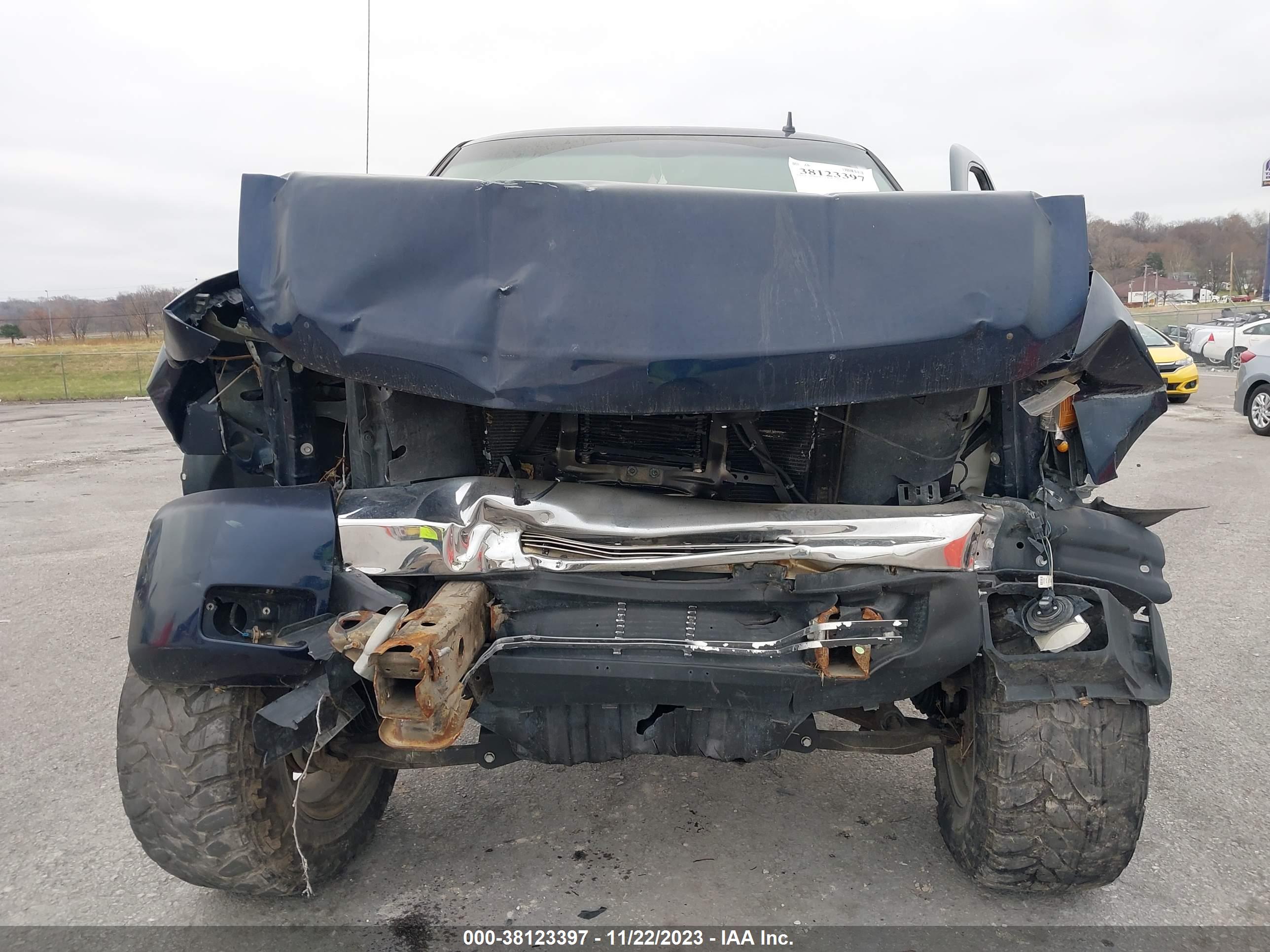 CHEVROLET SILVERADO image 6