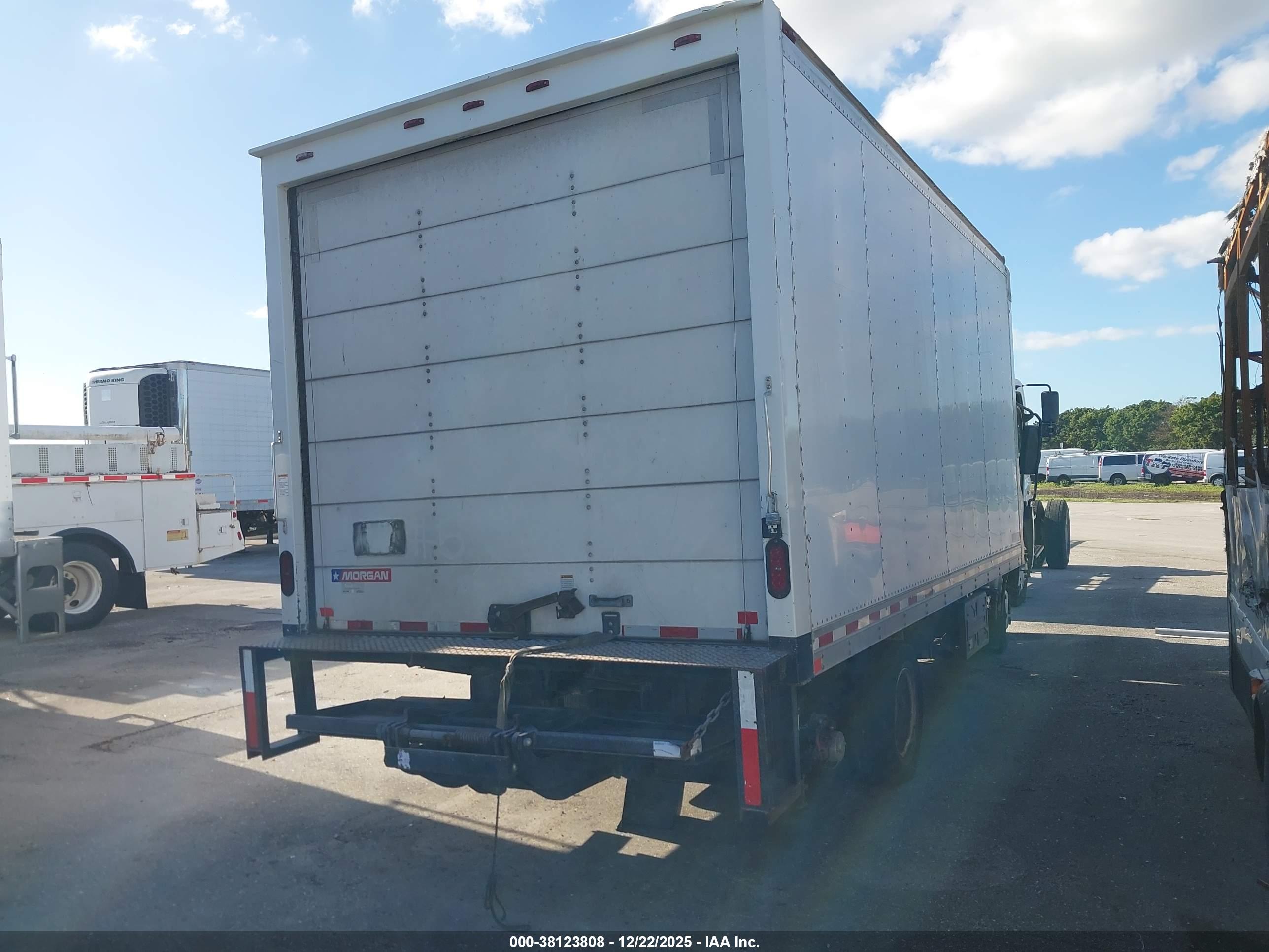 ISUZU NPR image 4