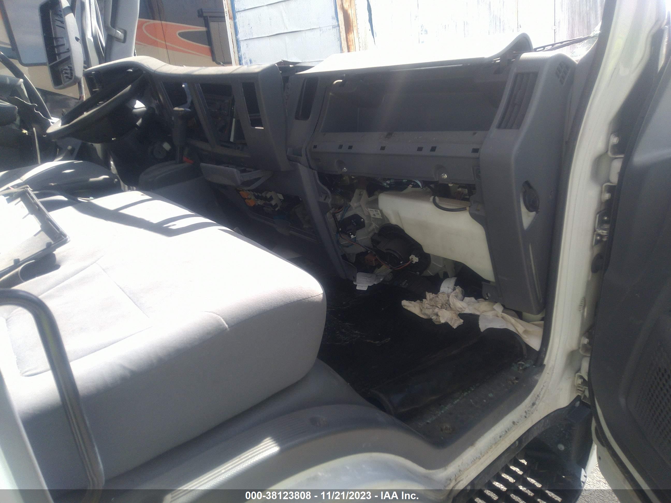 ISUZU NPR image 5