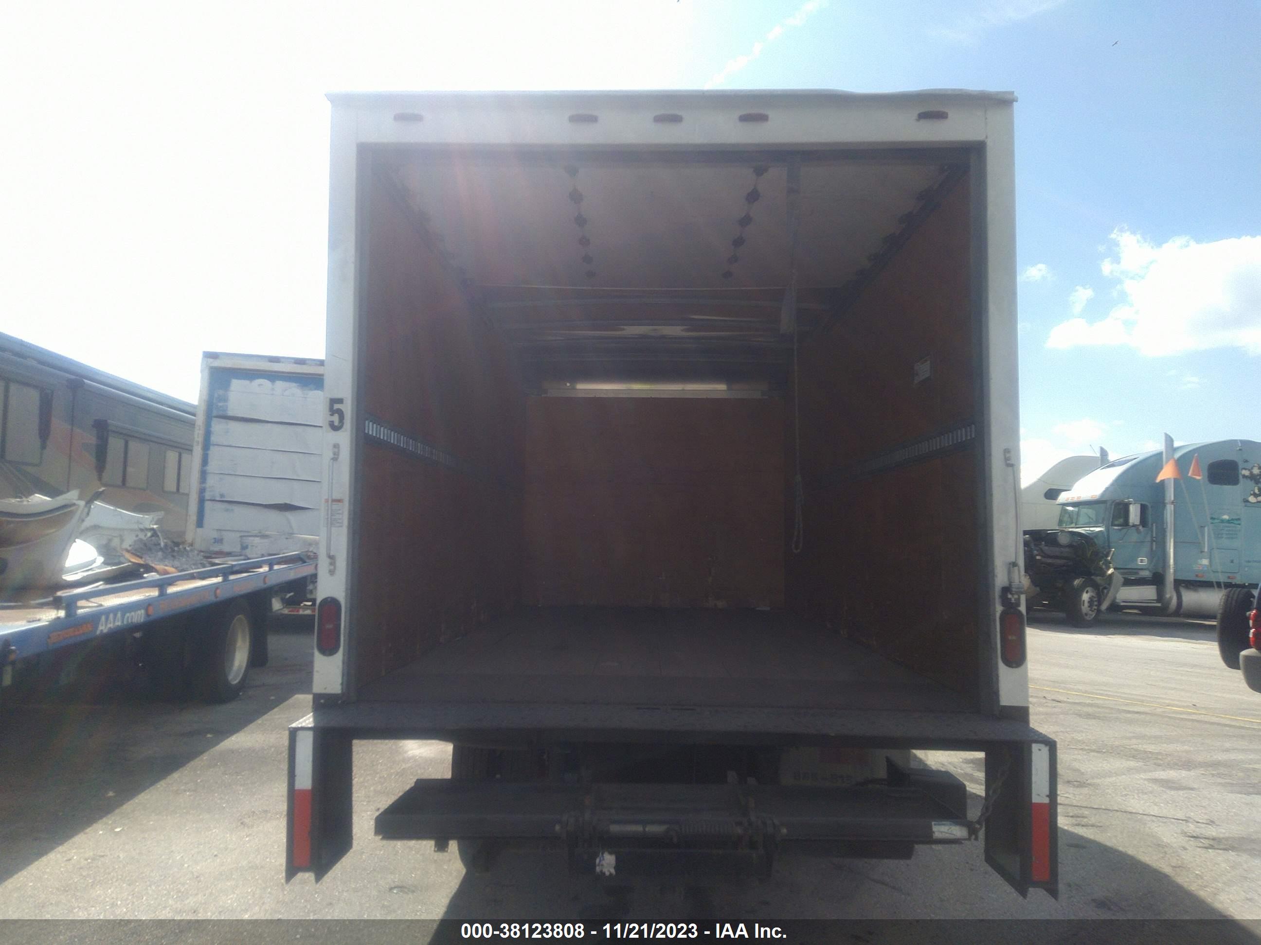 ISUZU NPR image 8