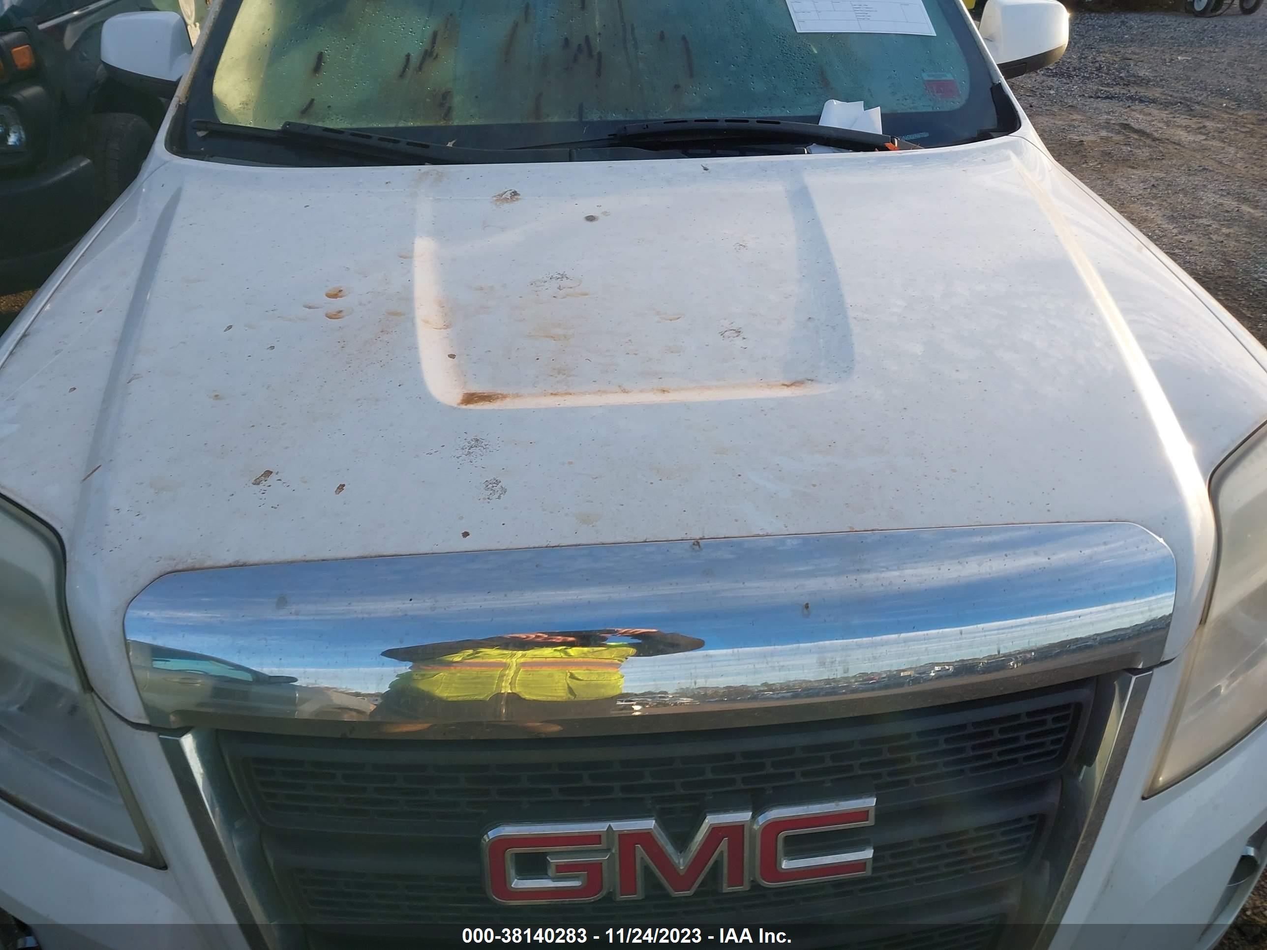 GMC TERRAIN image 10