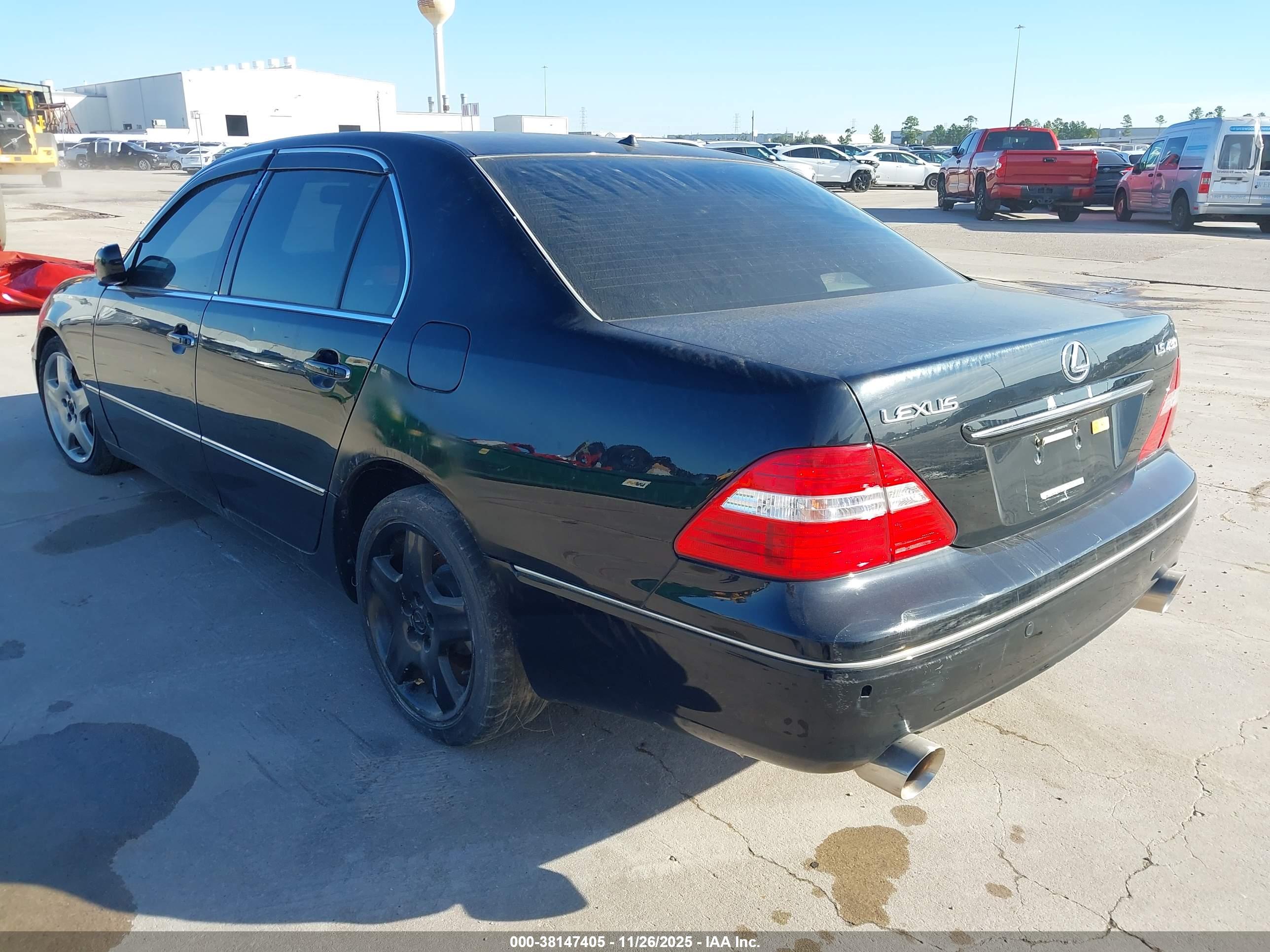 LEXUS LS image 3