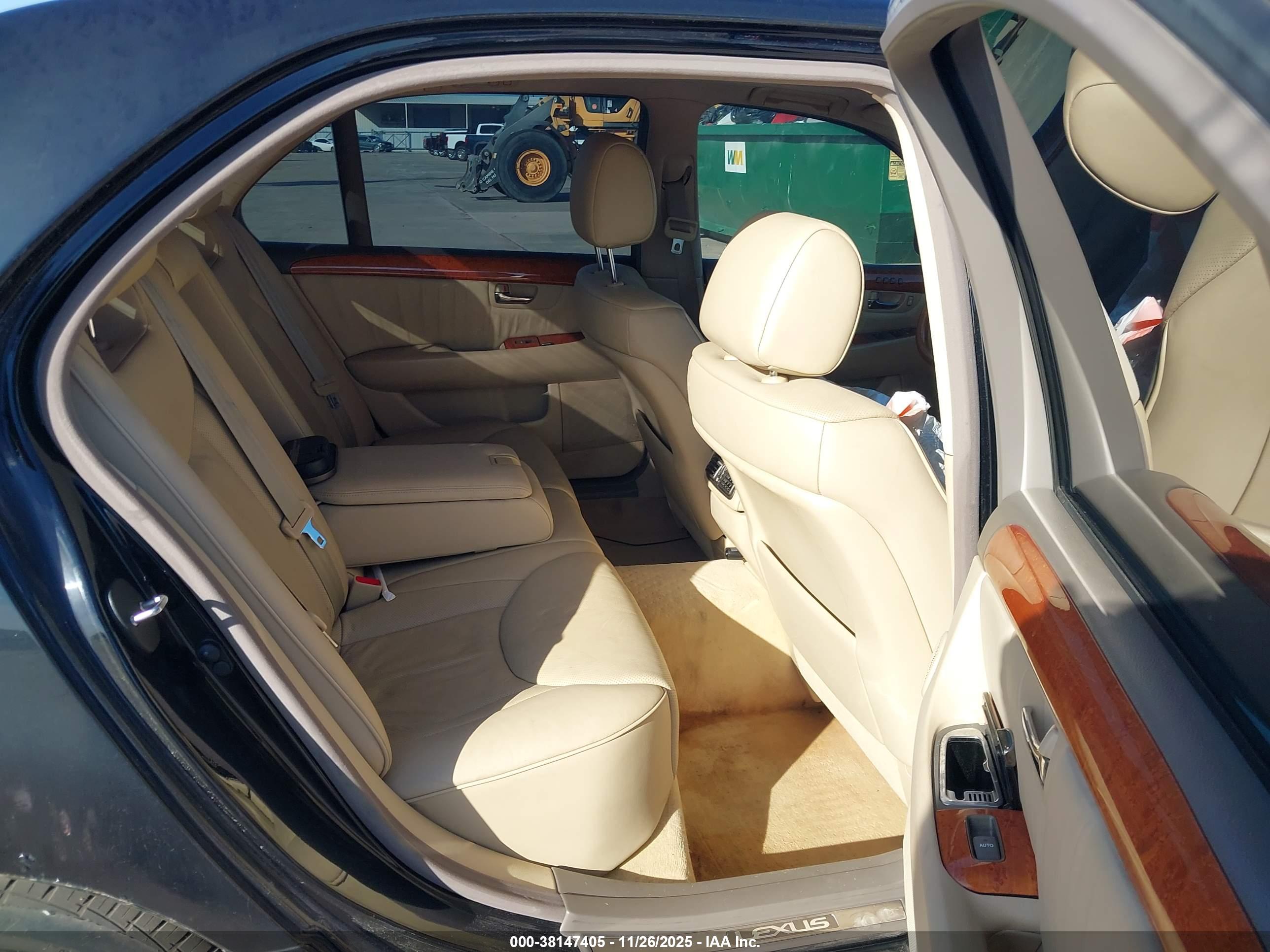 LEXUS LS image 8
