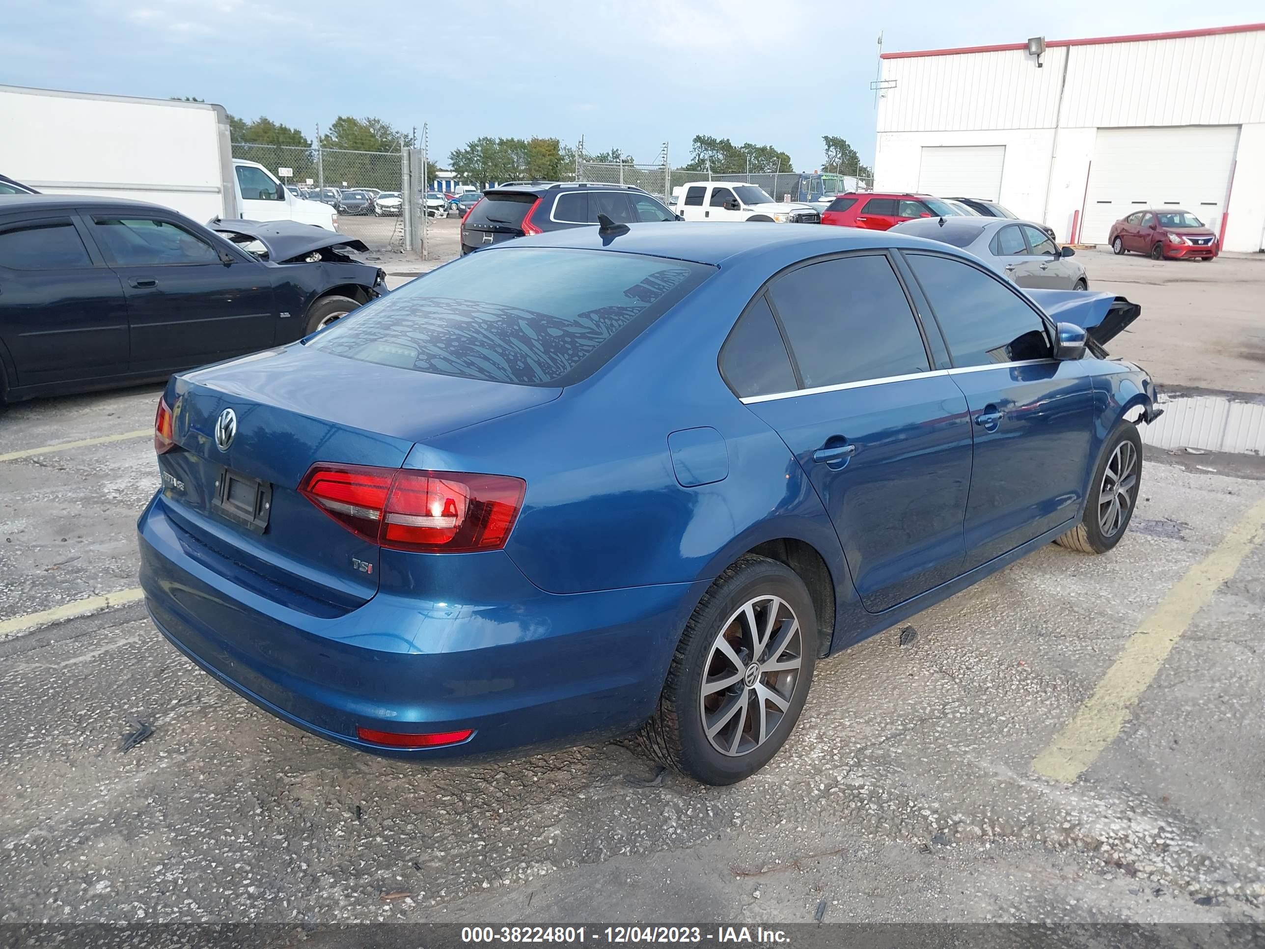 VOLKSWAGEN JETTA image 4