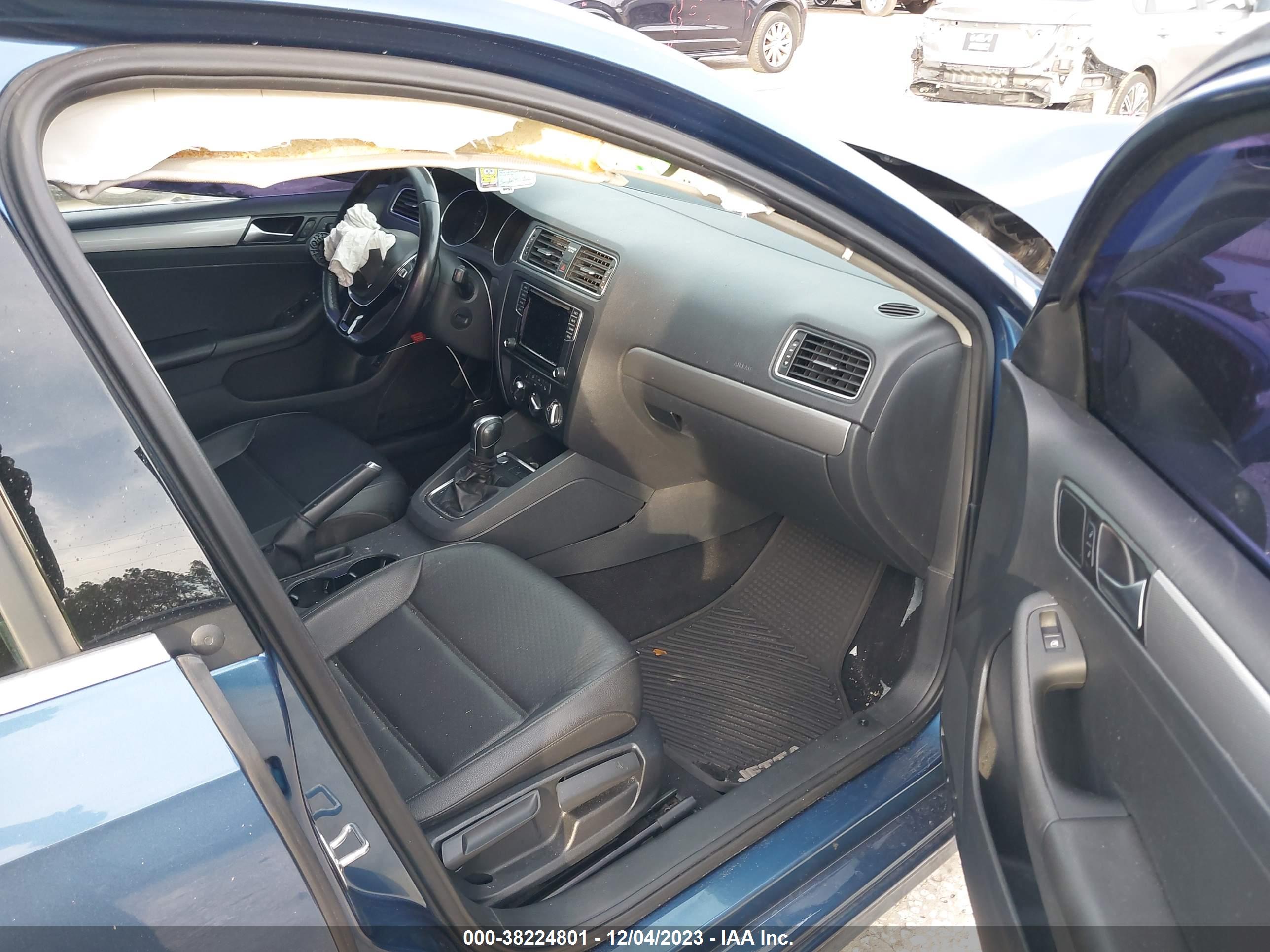 VOLKSWAGEN JETTA image 5
