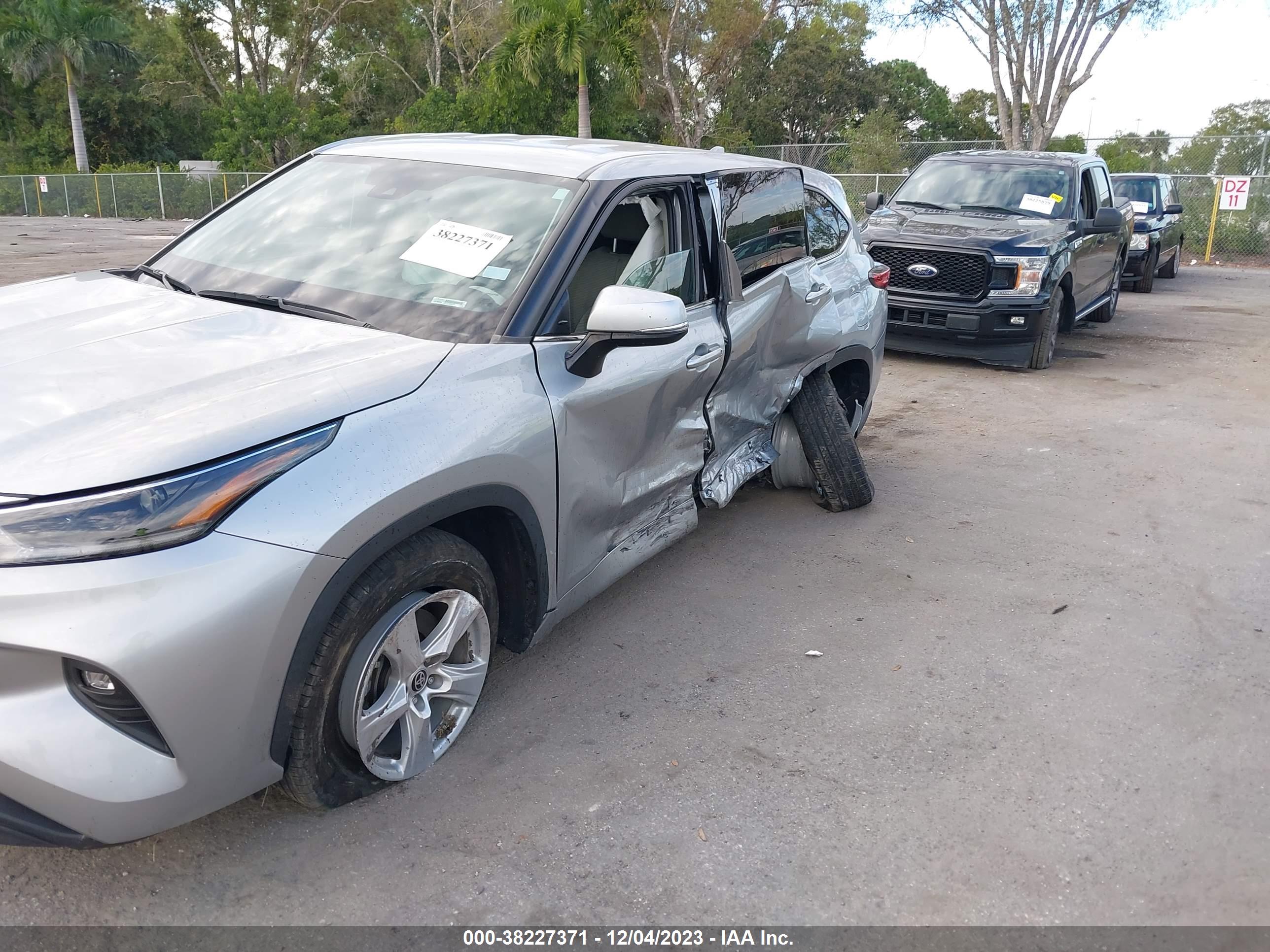 TOYOTA HIGHLANDER image 6