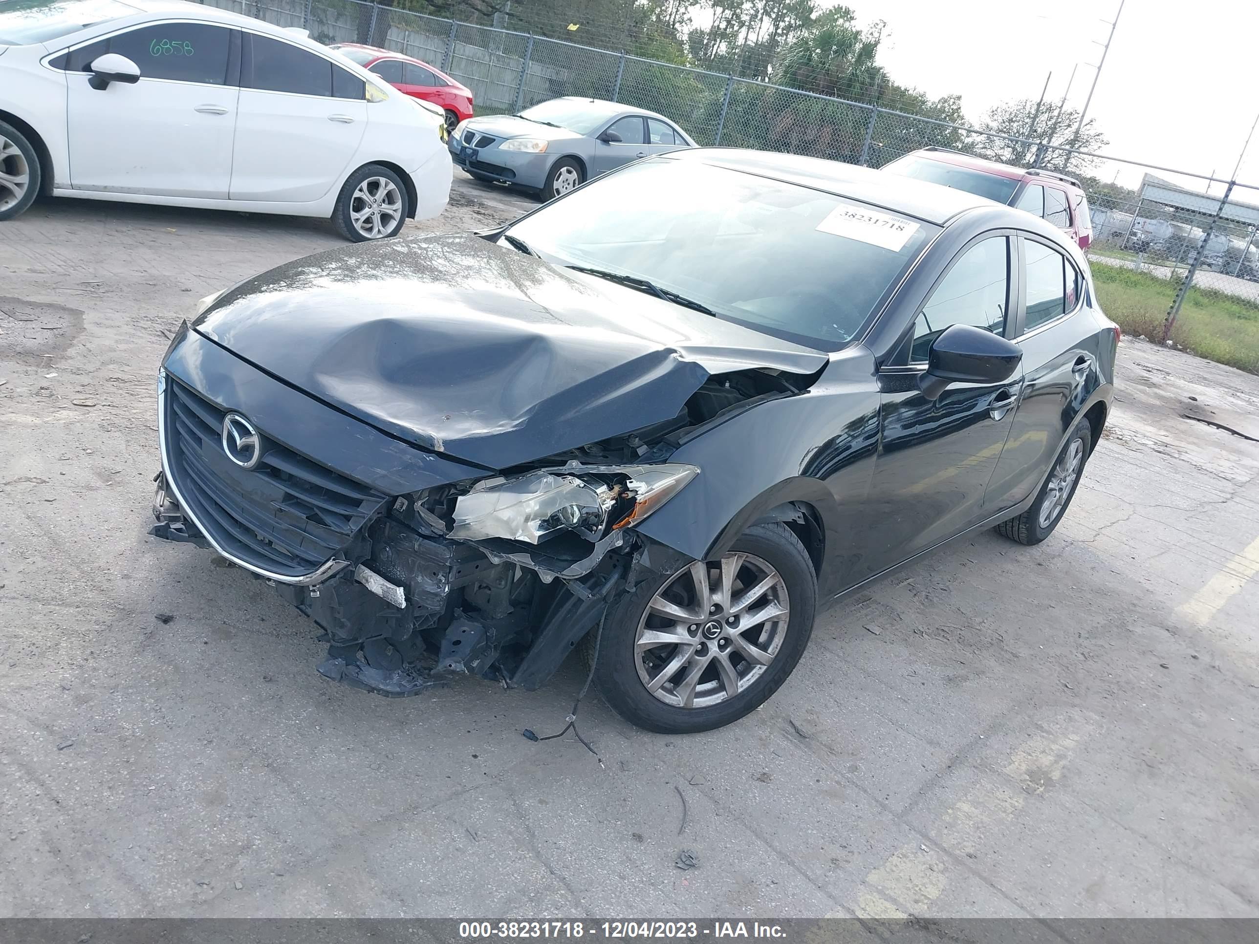 MAZDA MAZDA3 image 2