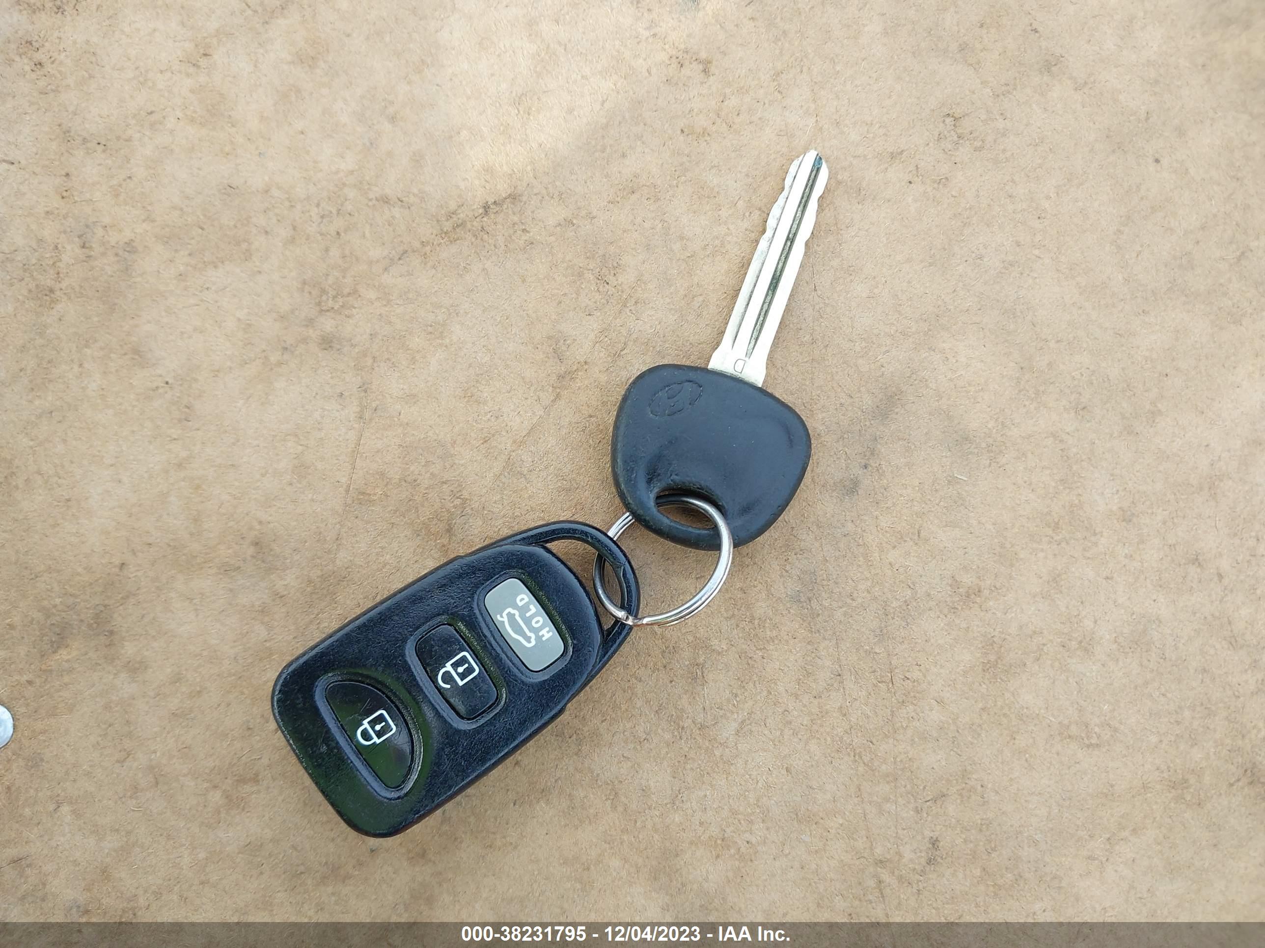 HYUNDAI ELANTRA image 11