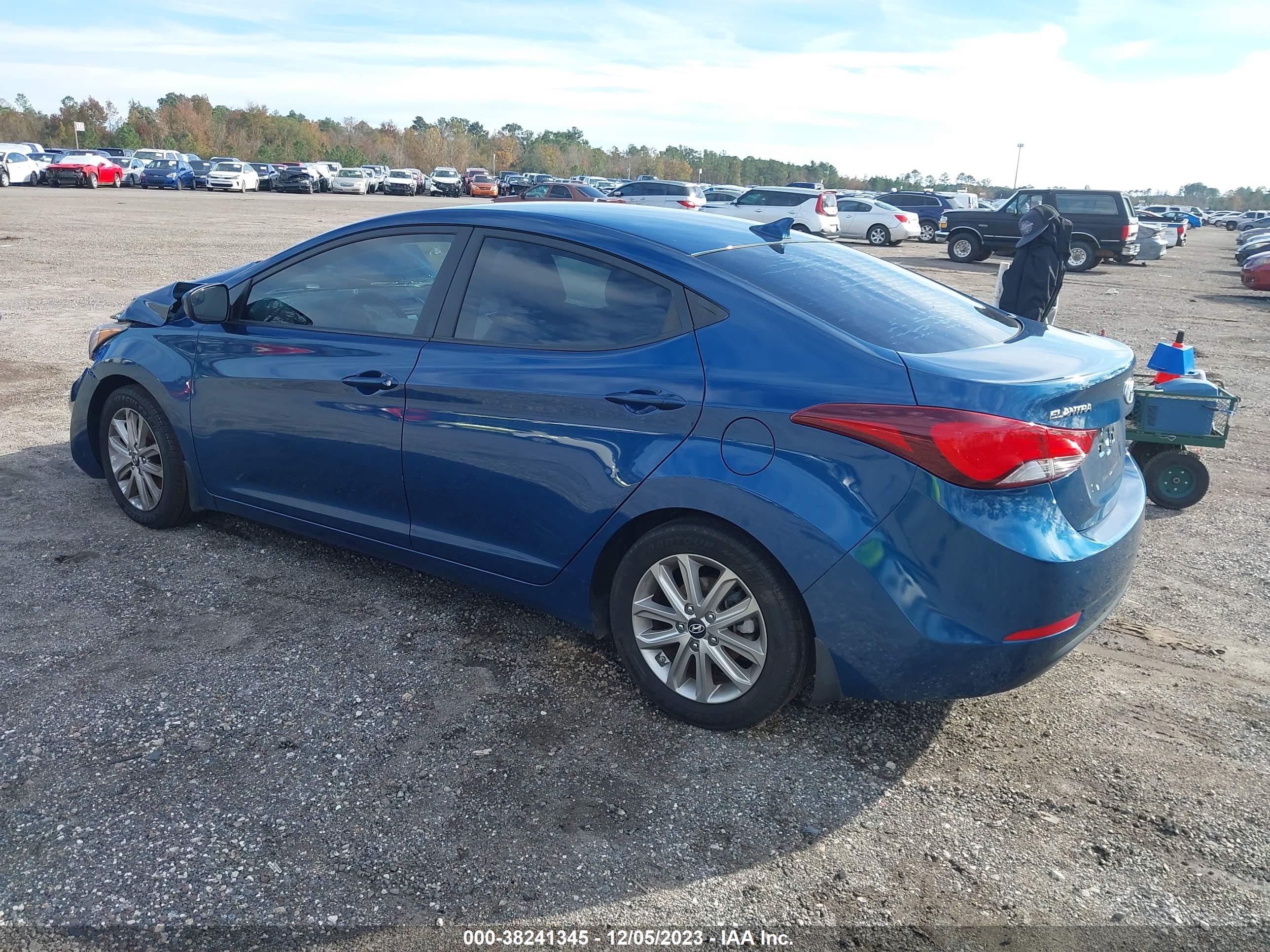 HYUNDAI ELANTRA image 3