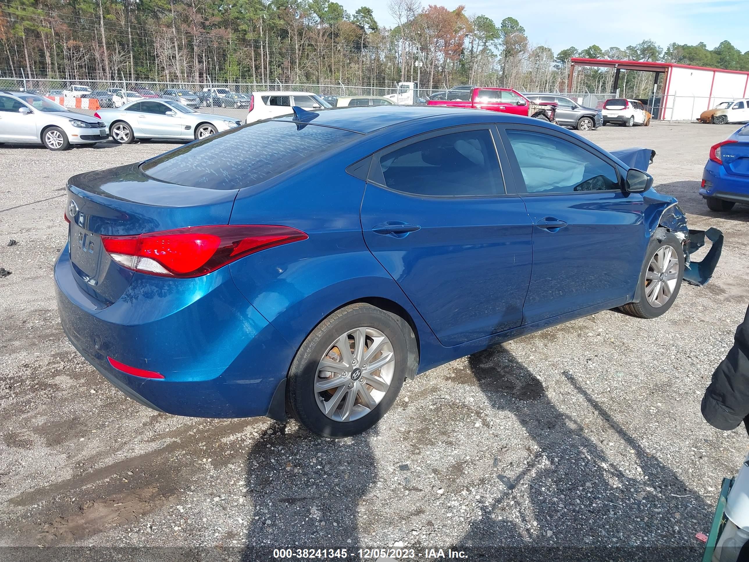 HYUNDAI ELANTRA image 4