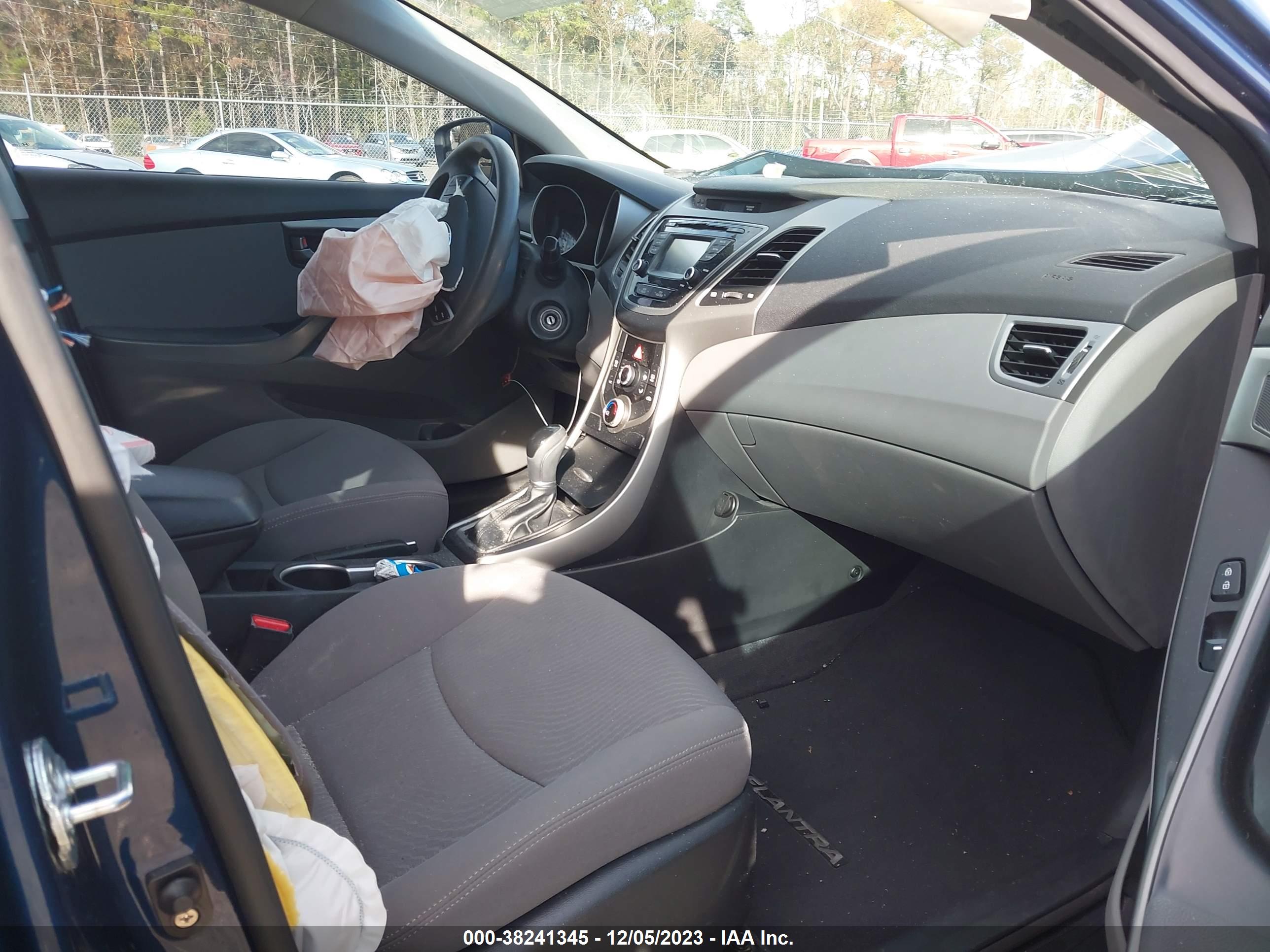 HYUNDAI ELANTRA image 5