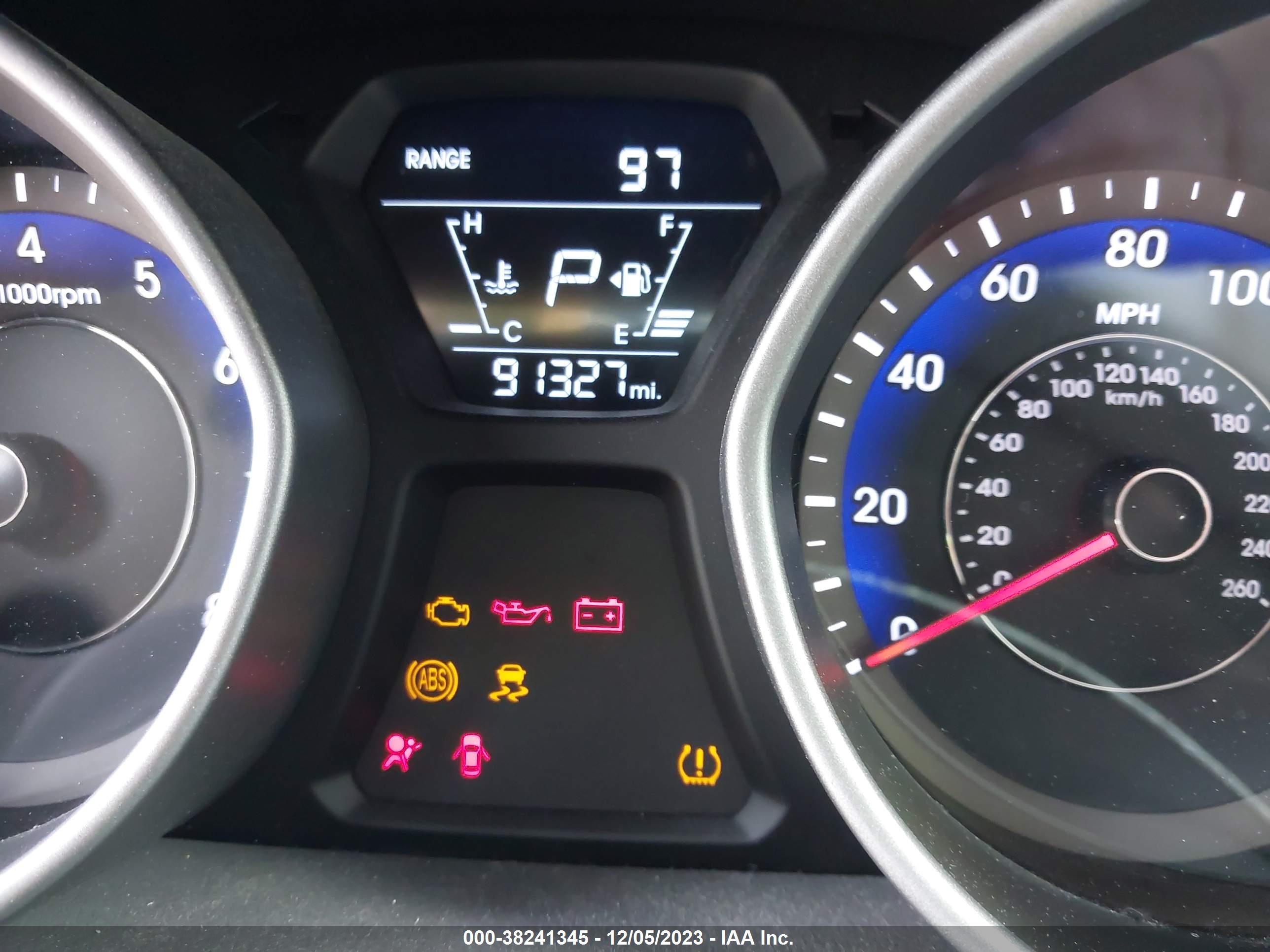 HYUNDAI ELANTRA image 7