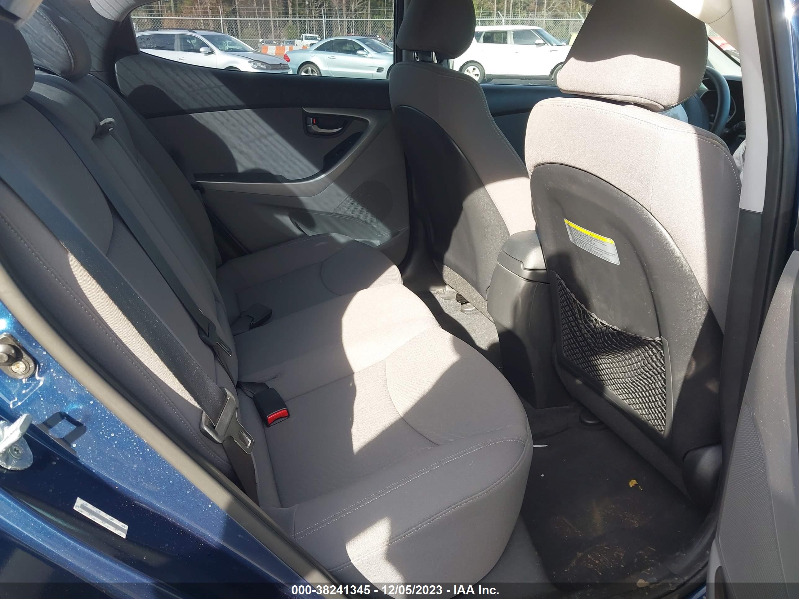 HYUNDAI ELANTRA image 8