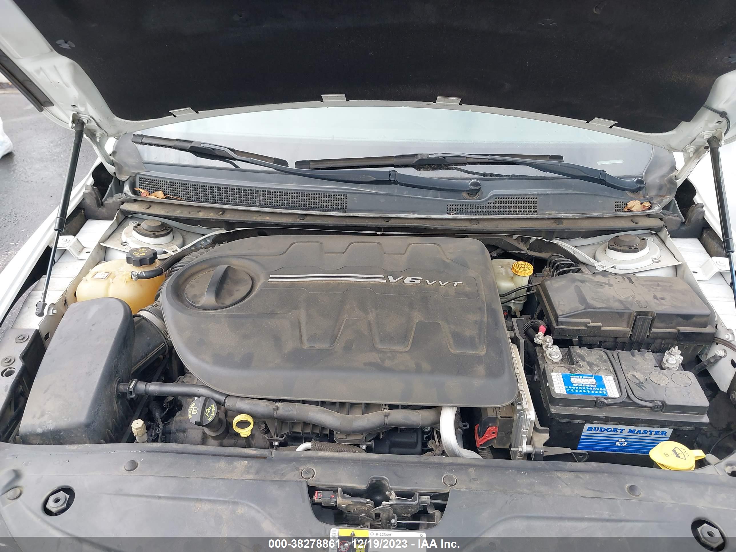 CHRYSLER 200 image 10