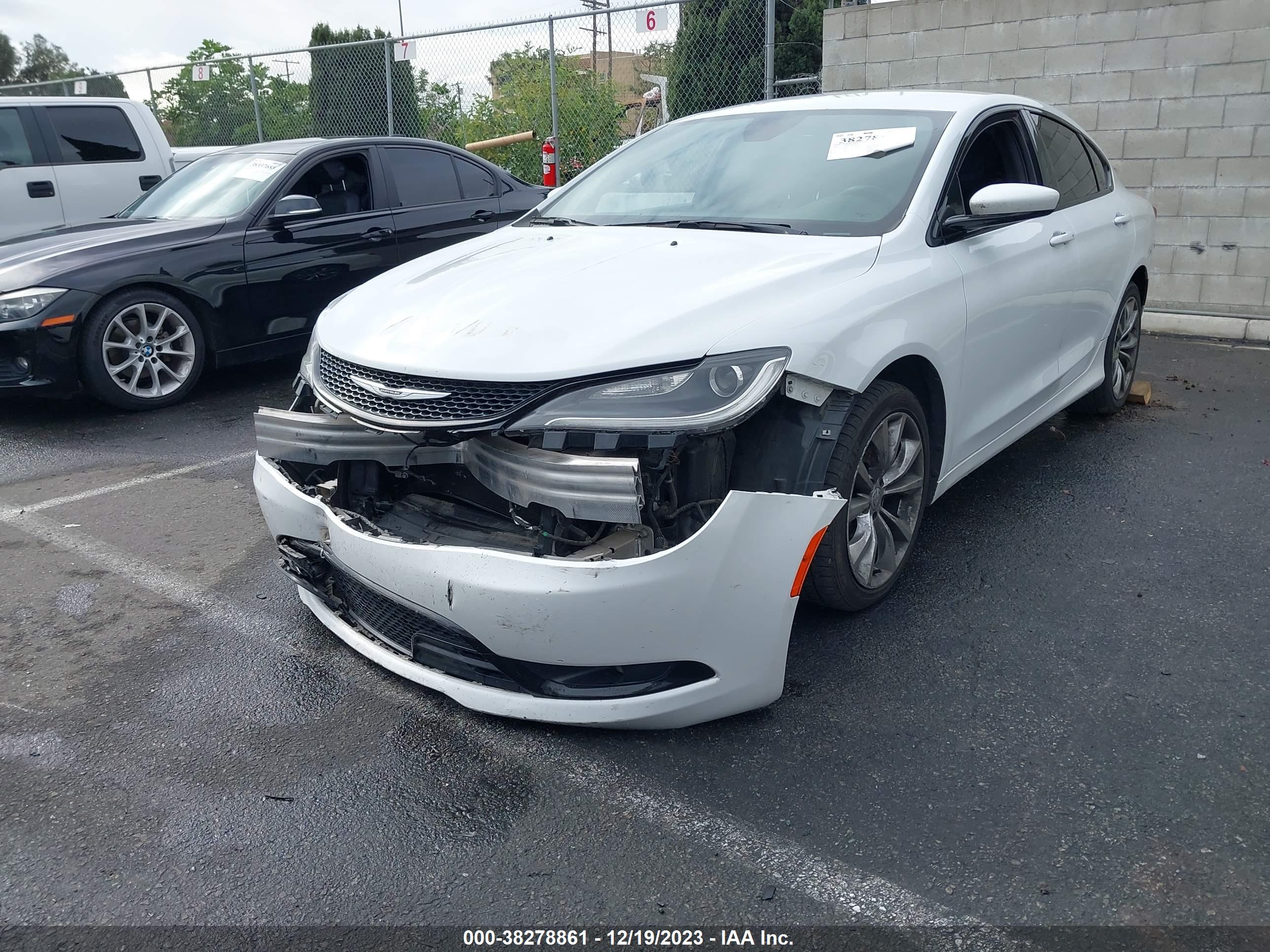 CHRYSLER 200 image 2