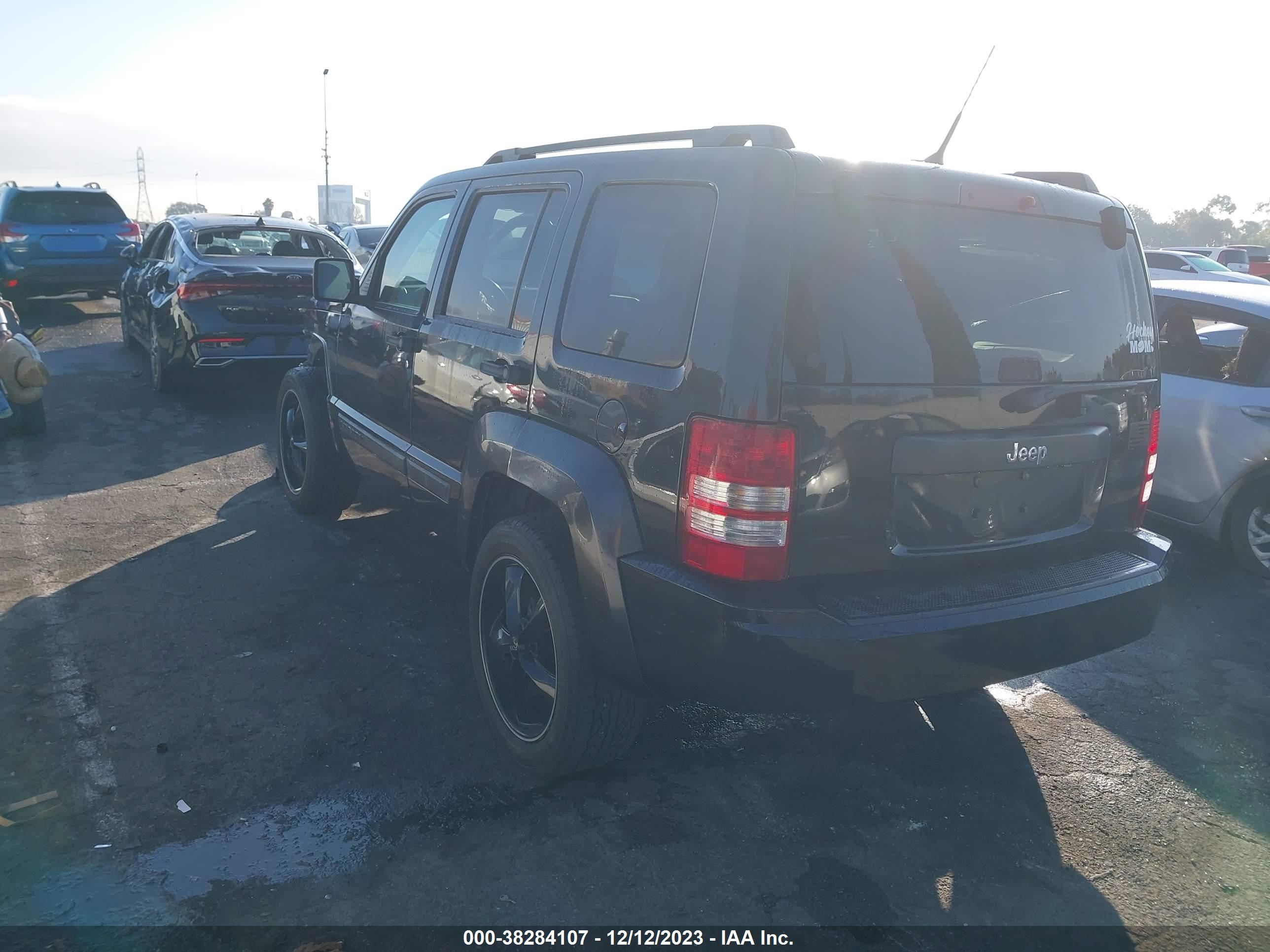 JEEP LIBERTY image 3