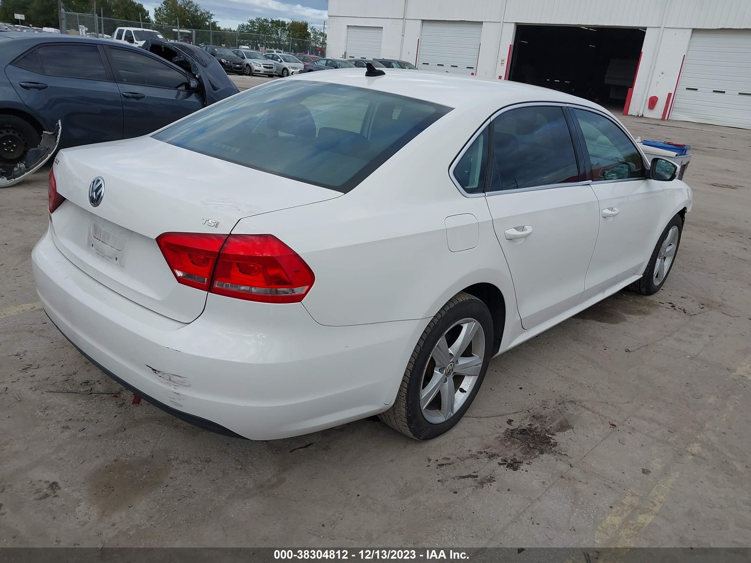 VOLKSWAGEN PASSAT image 4