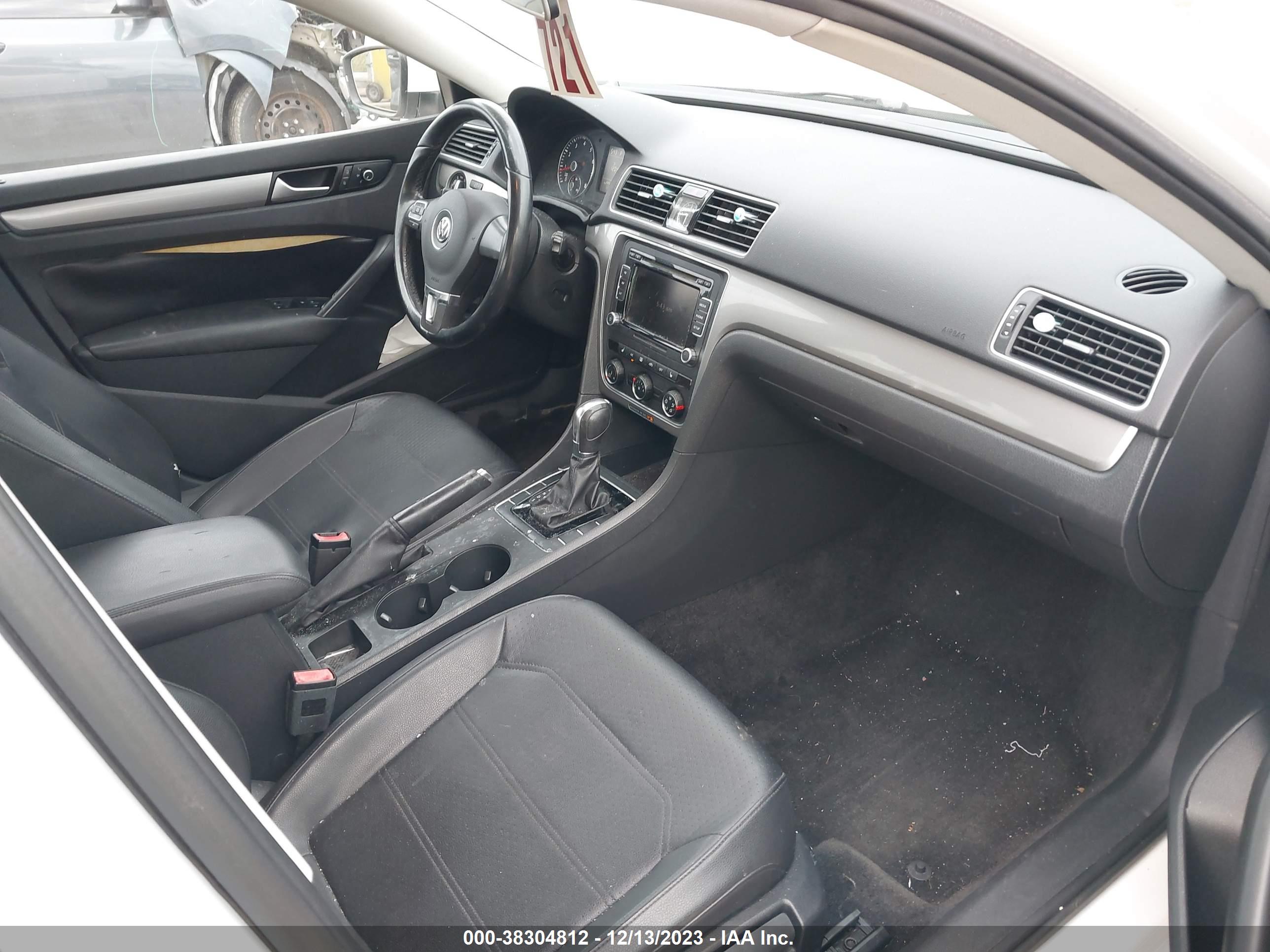 VOLKSWAGEN PASSAT image 5