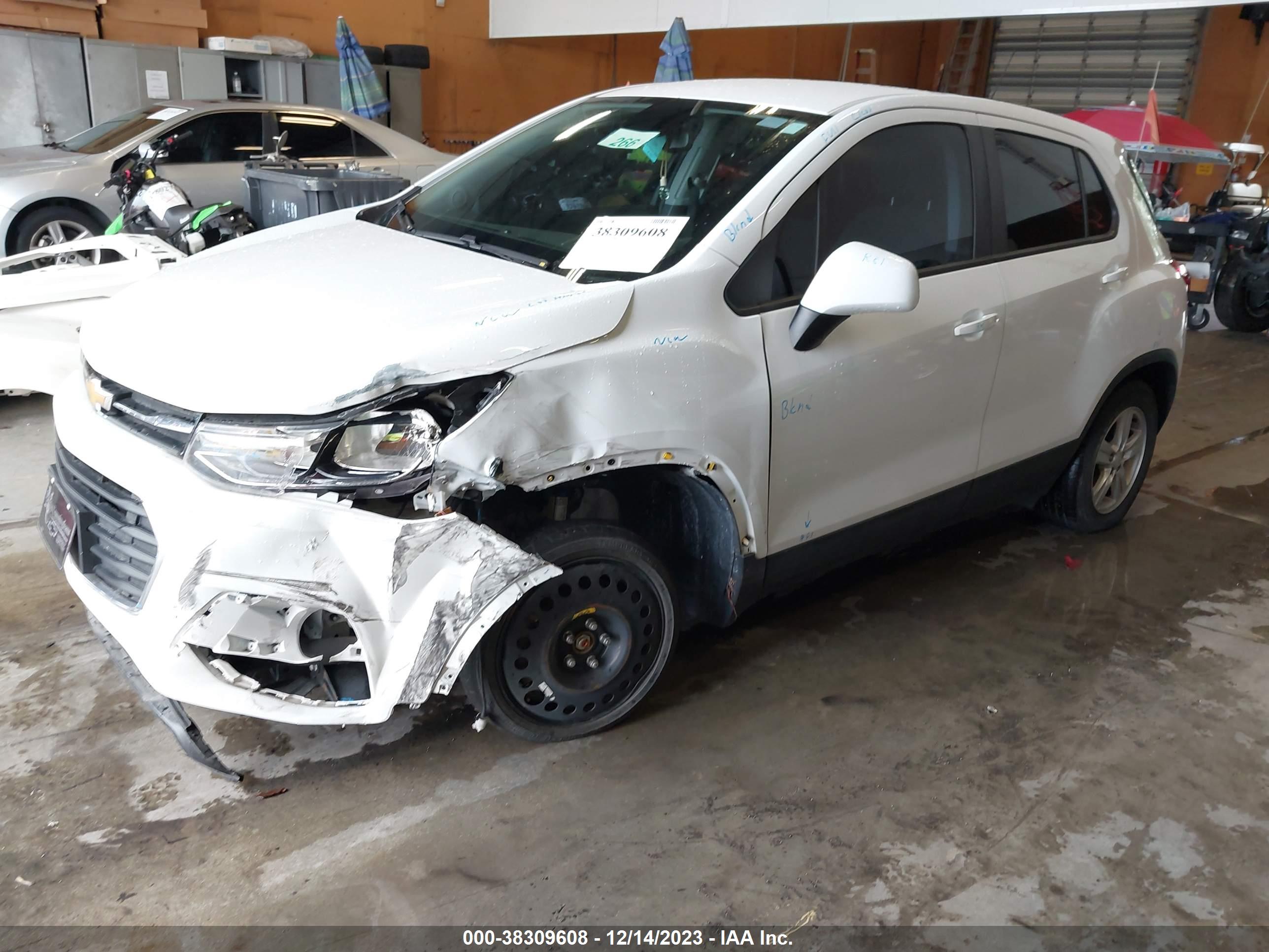 CHEVROLET TRAX image 2