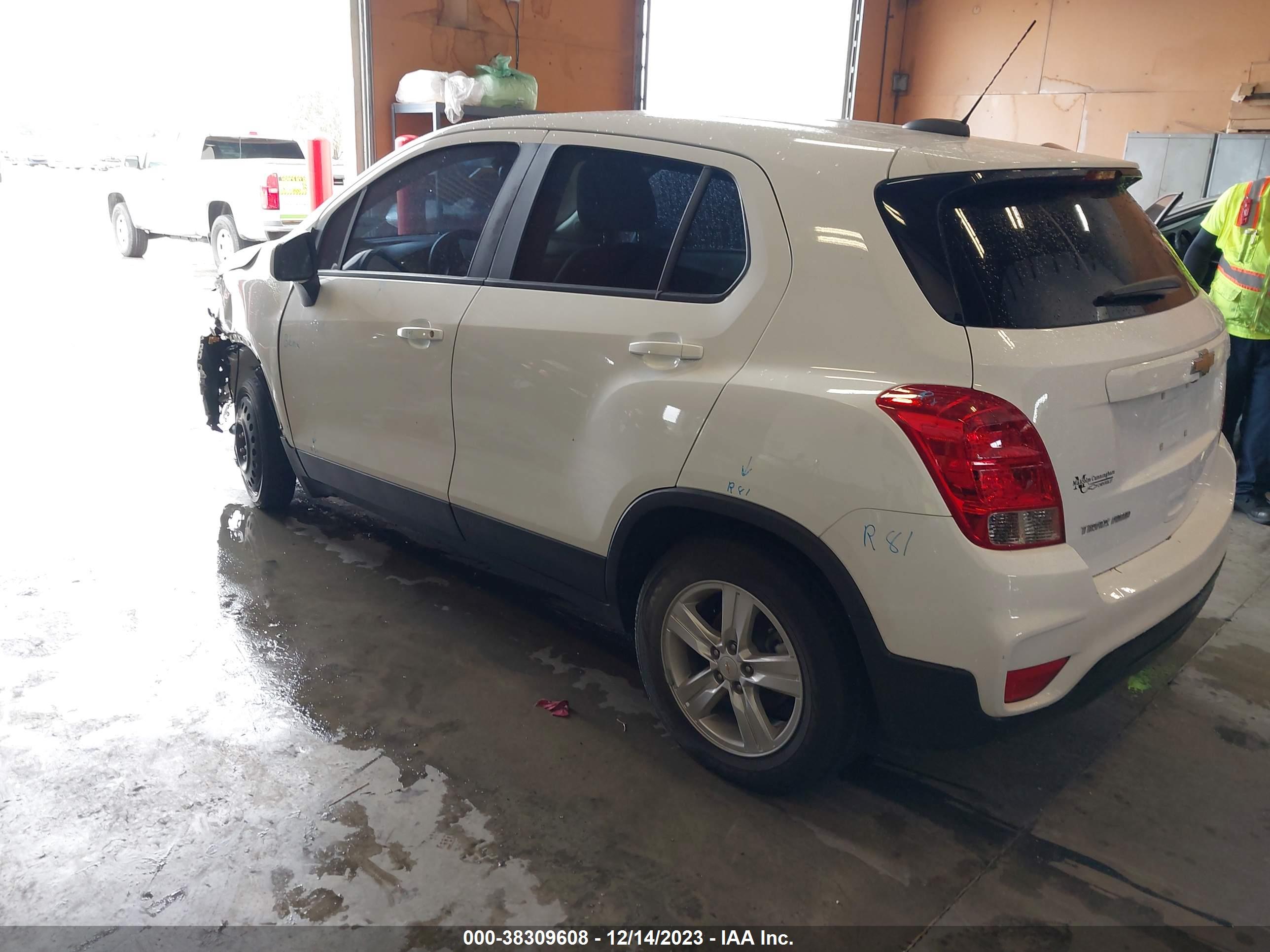 CHEVROLET TRAX image 3